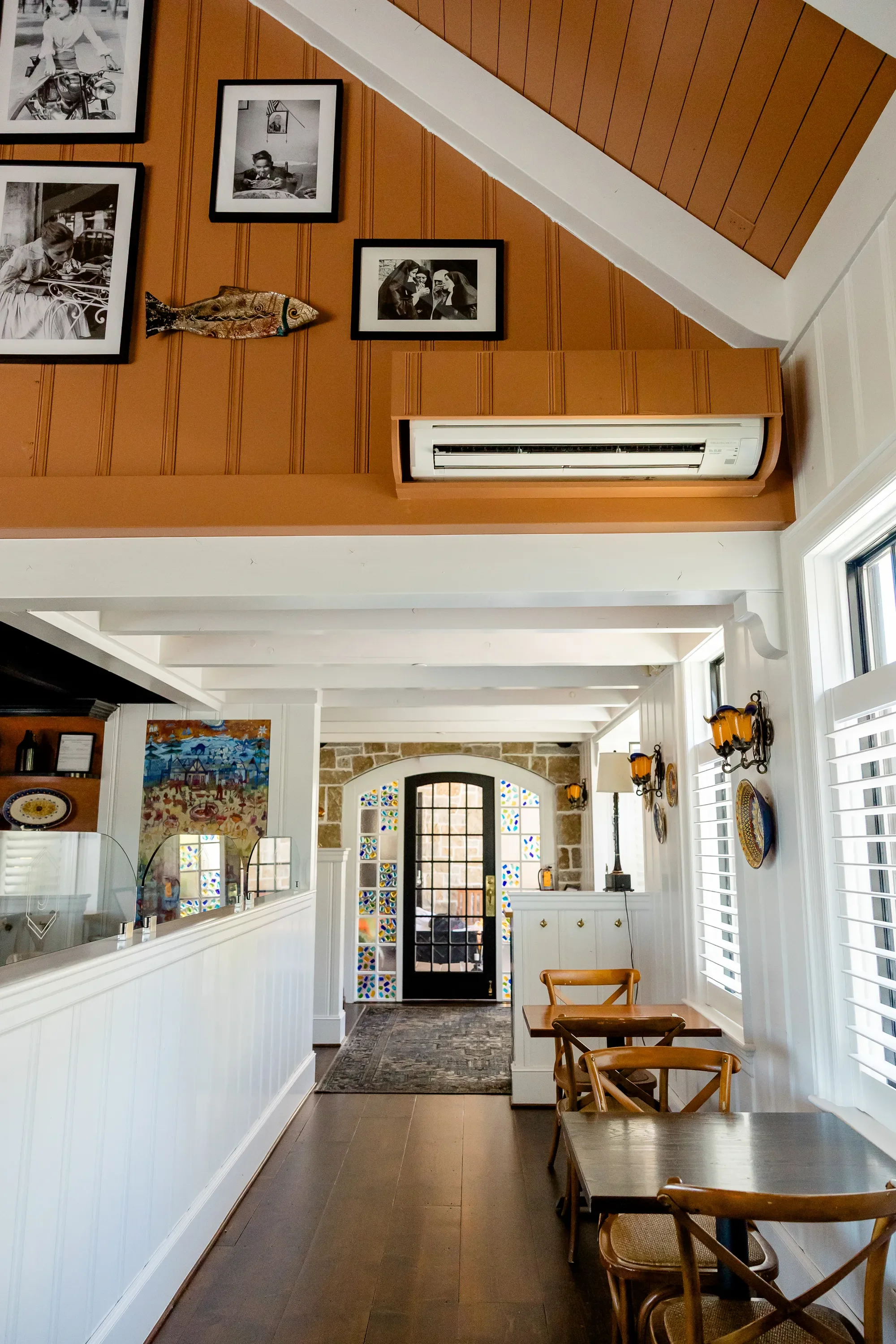 joey_s-restaurant-manor-house-bainbridge-island-17.webp