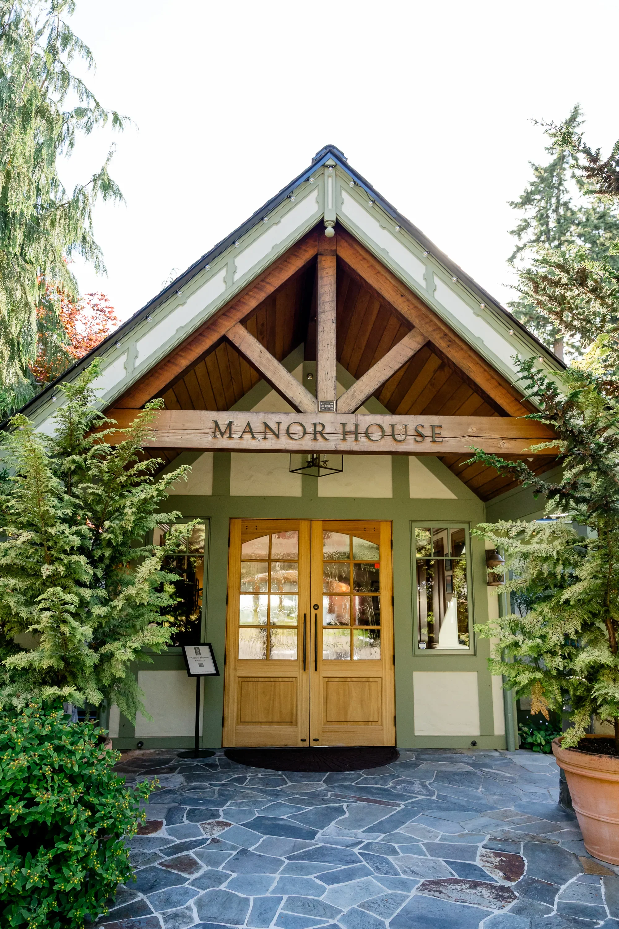 A Guide to the Manor House at Pleasant Beach Wedding Venue