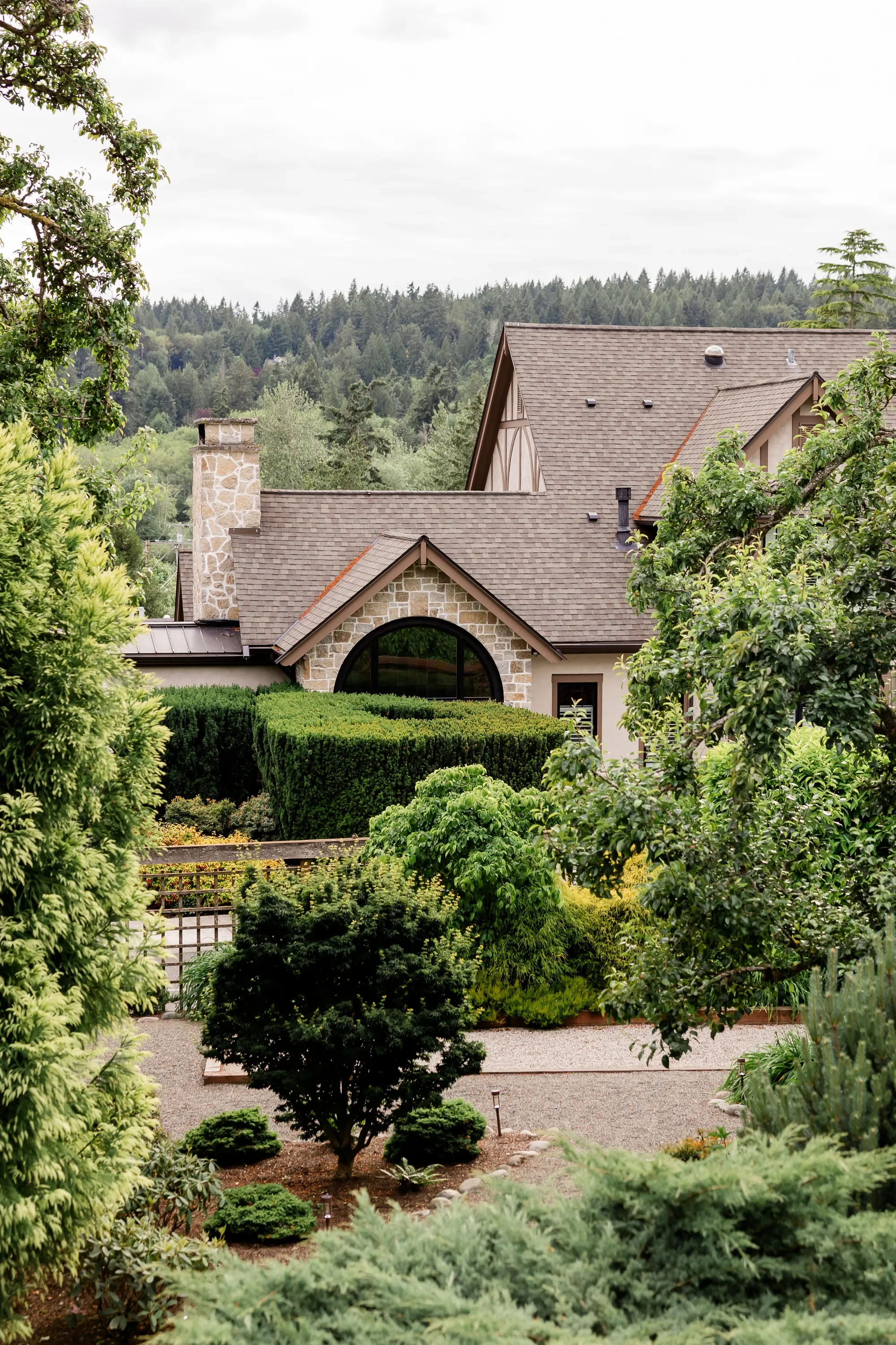the-inn-at-pleasant-beach-hotel-bainbridge-island.webp