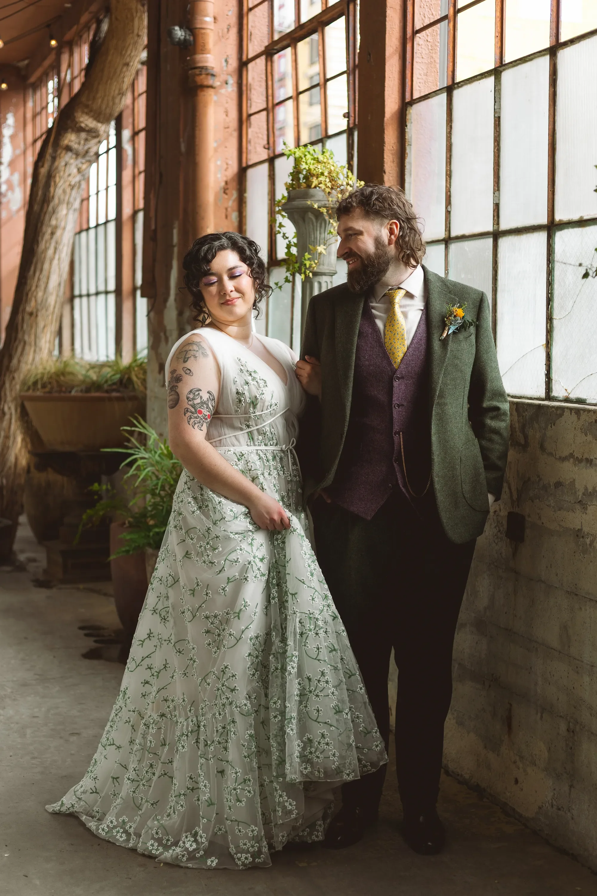 bride-and-groom-theruins-seattle-3.webp