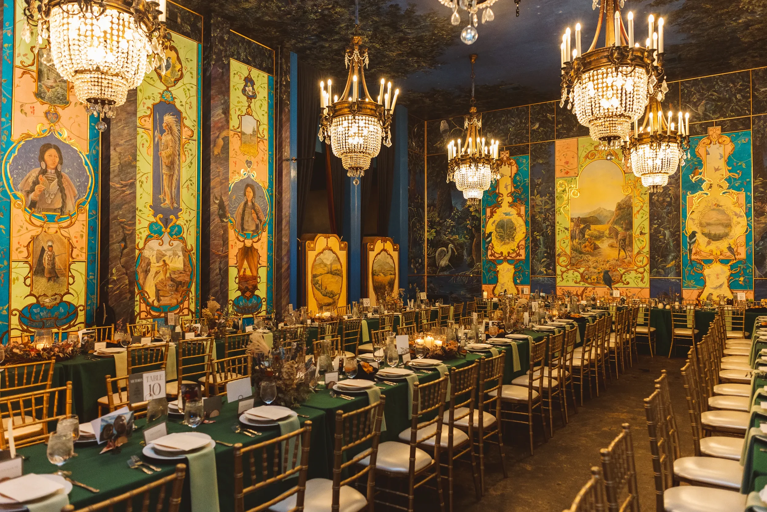 table-decorations-at-theruins-luxury-wedding-venue-in-seattle-5.webp
