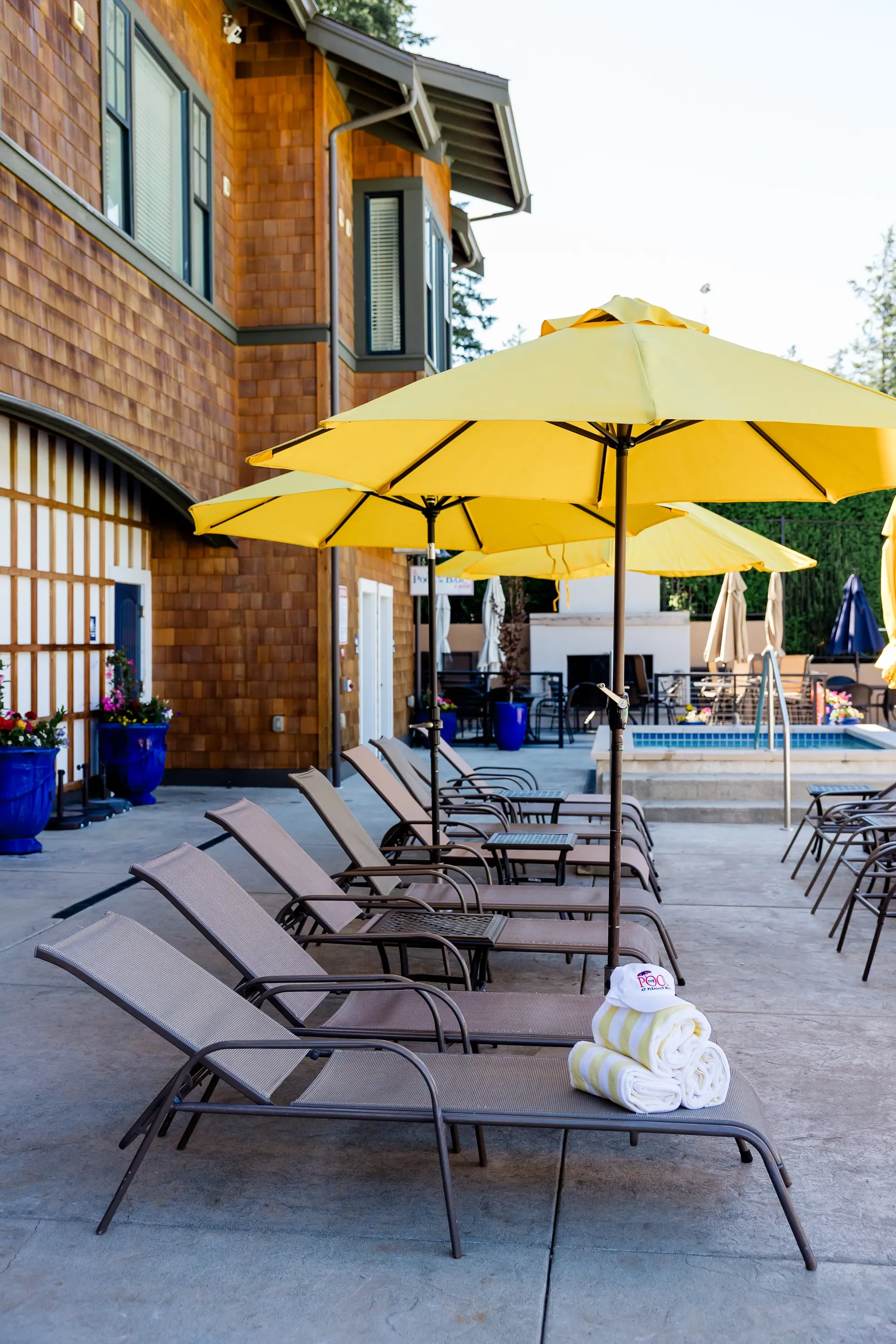 swimming-pool-at-the-inn-at-pleasant-beach-bainbridge-island-17.webp