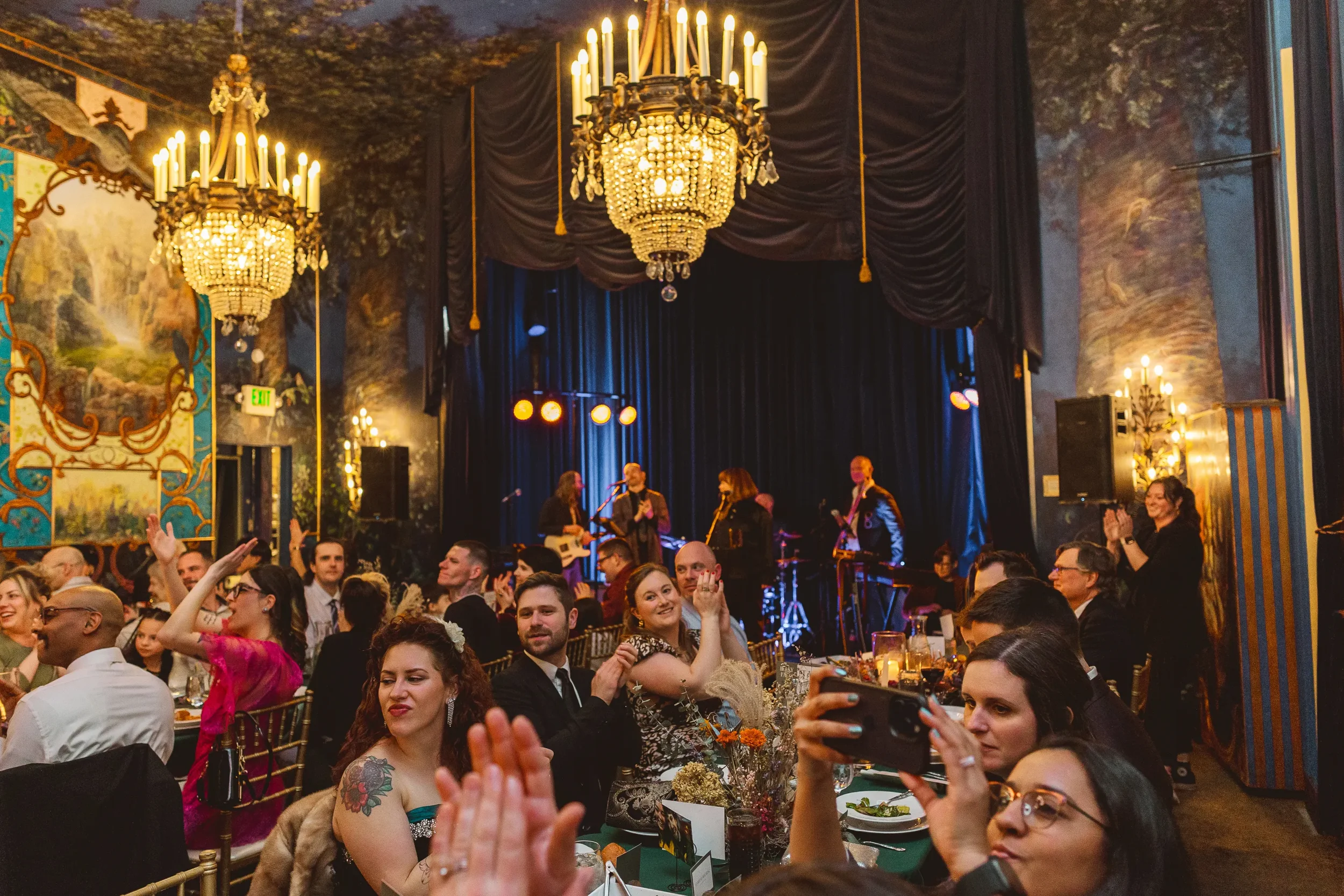reception-at-the-ruins-luxury-wedding-venue-in-seattle-10.webp