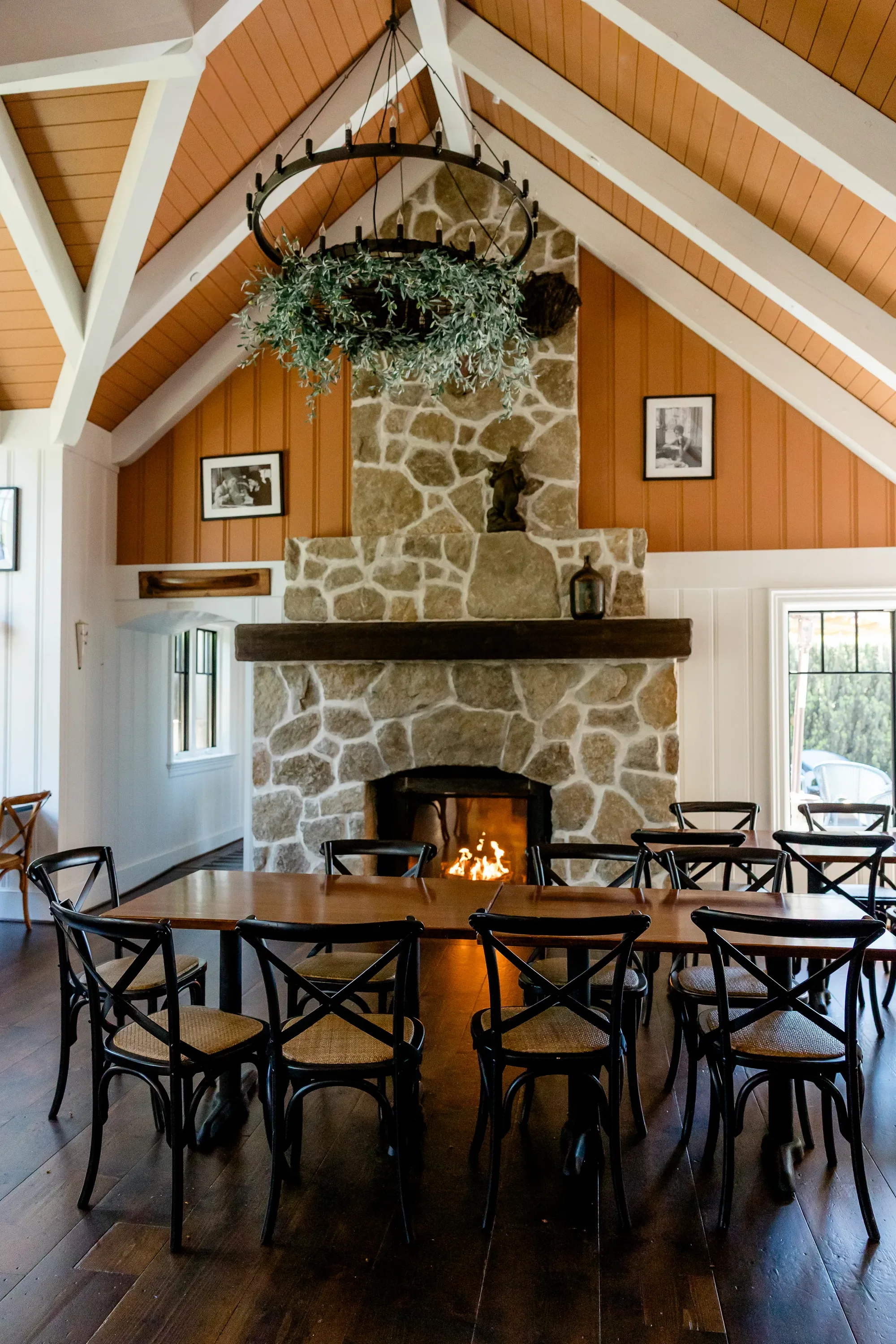 joey's-restaurant-manor-house-bainbridge-island-13.webp