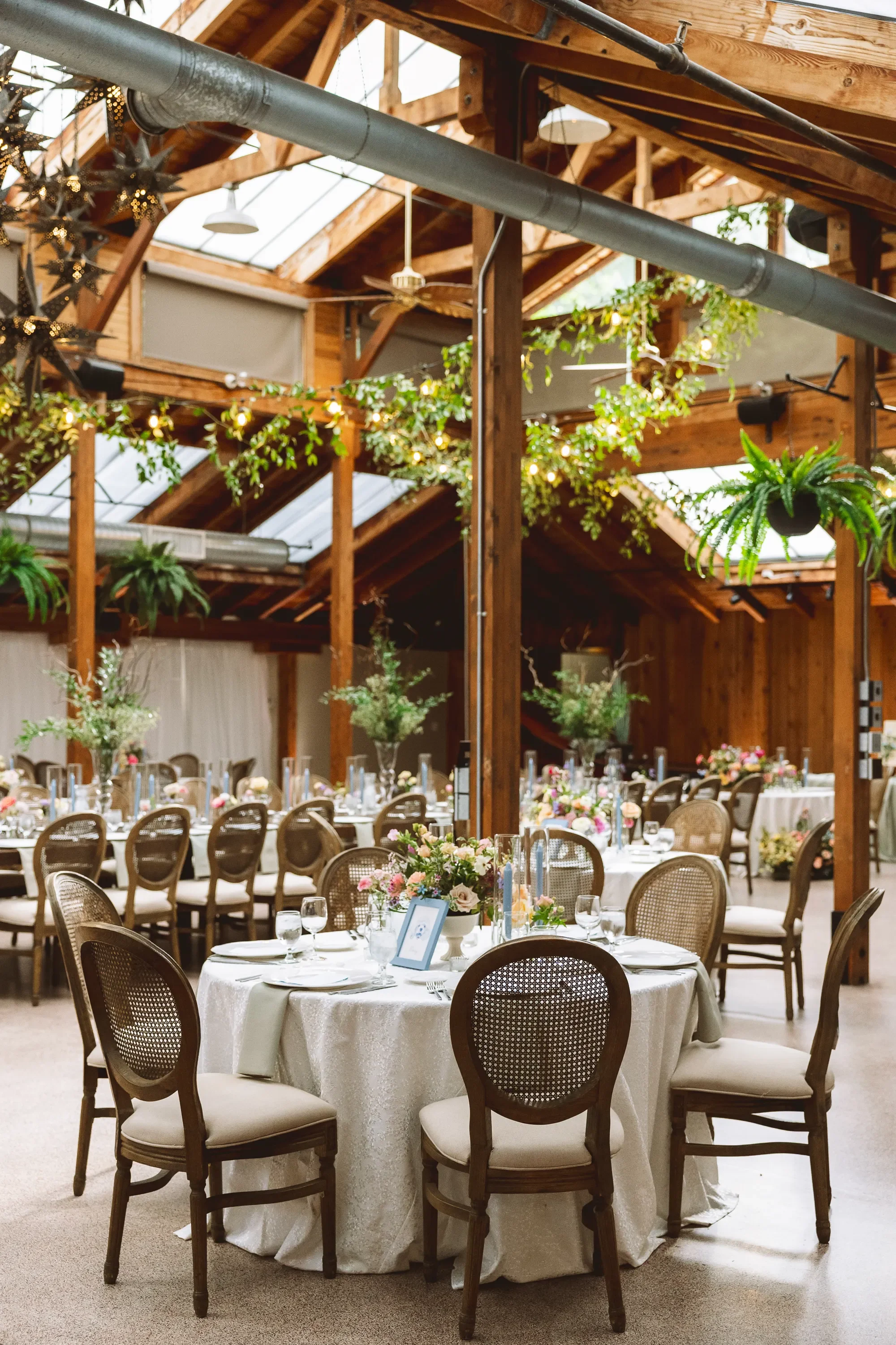luxury-wedding-table-decoration-ideas.webp