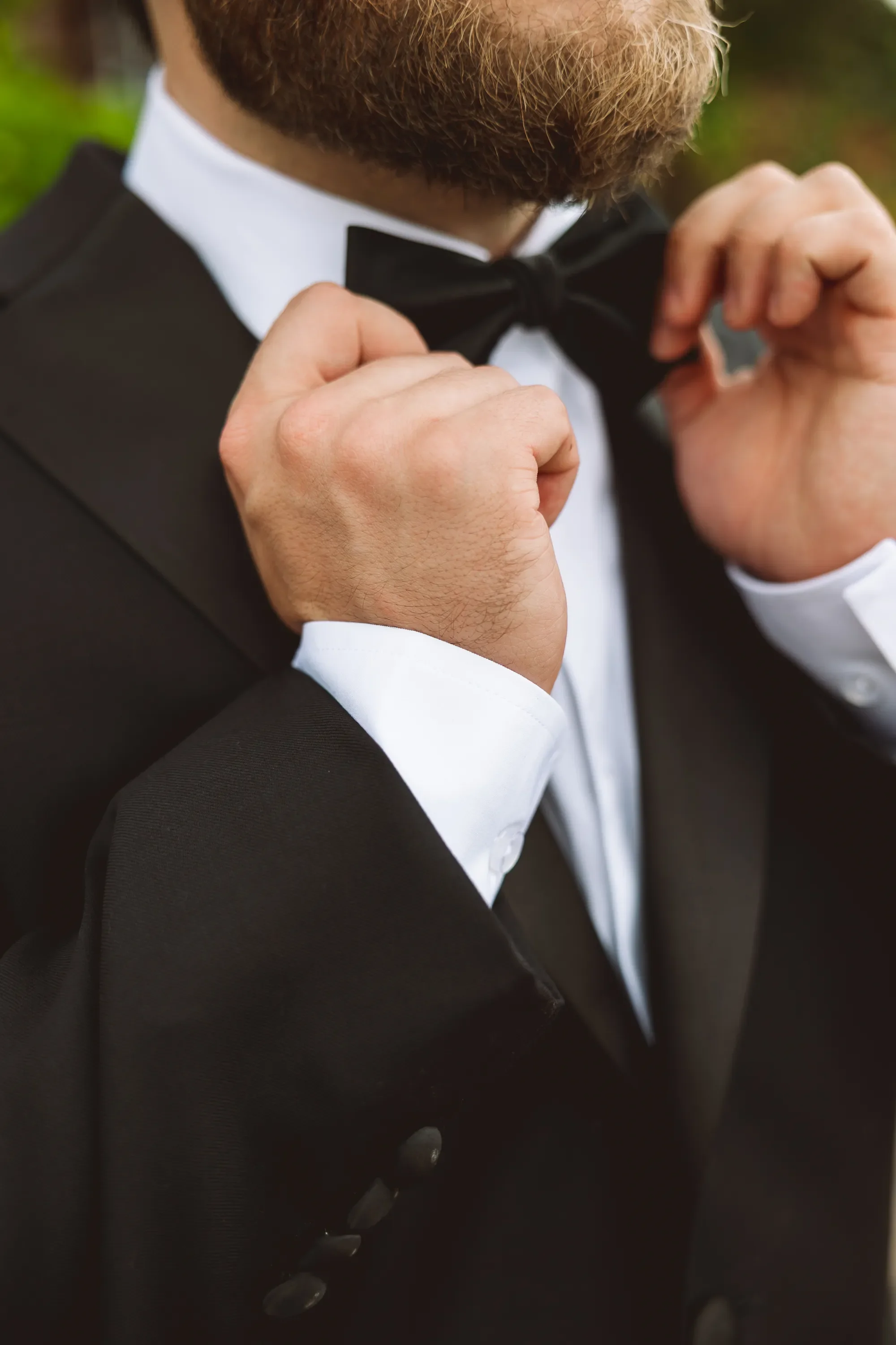 groom-getting-ready-wedding-photo.webp