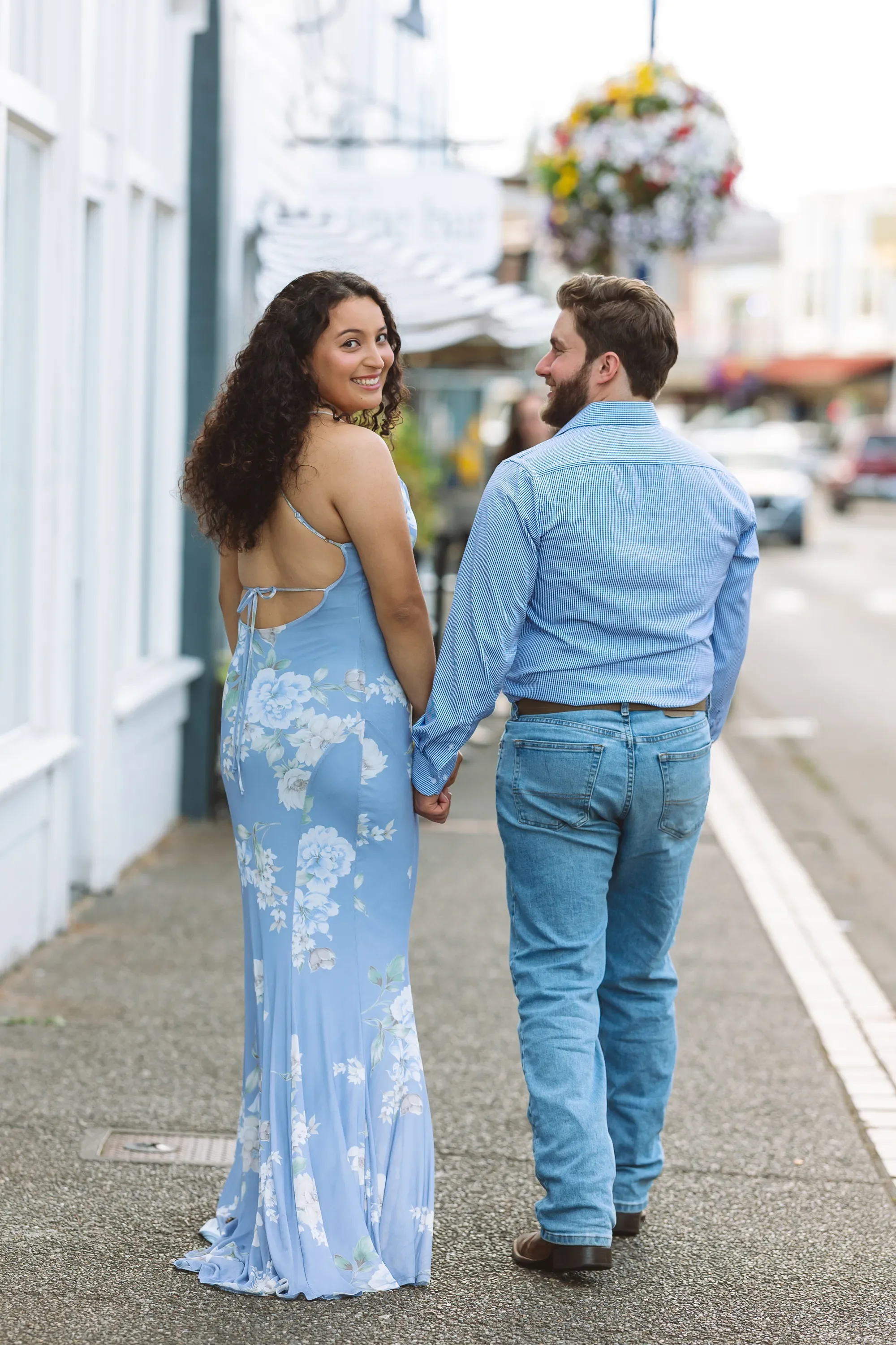 downtown-poulsbo-engagement-photoshoot-2.webp
