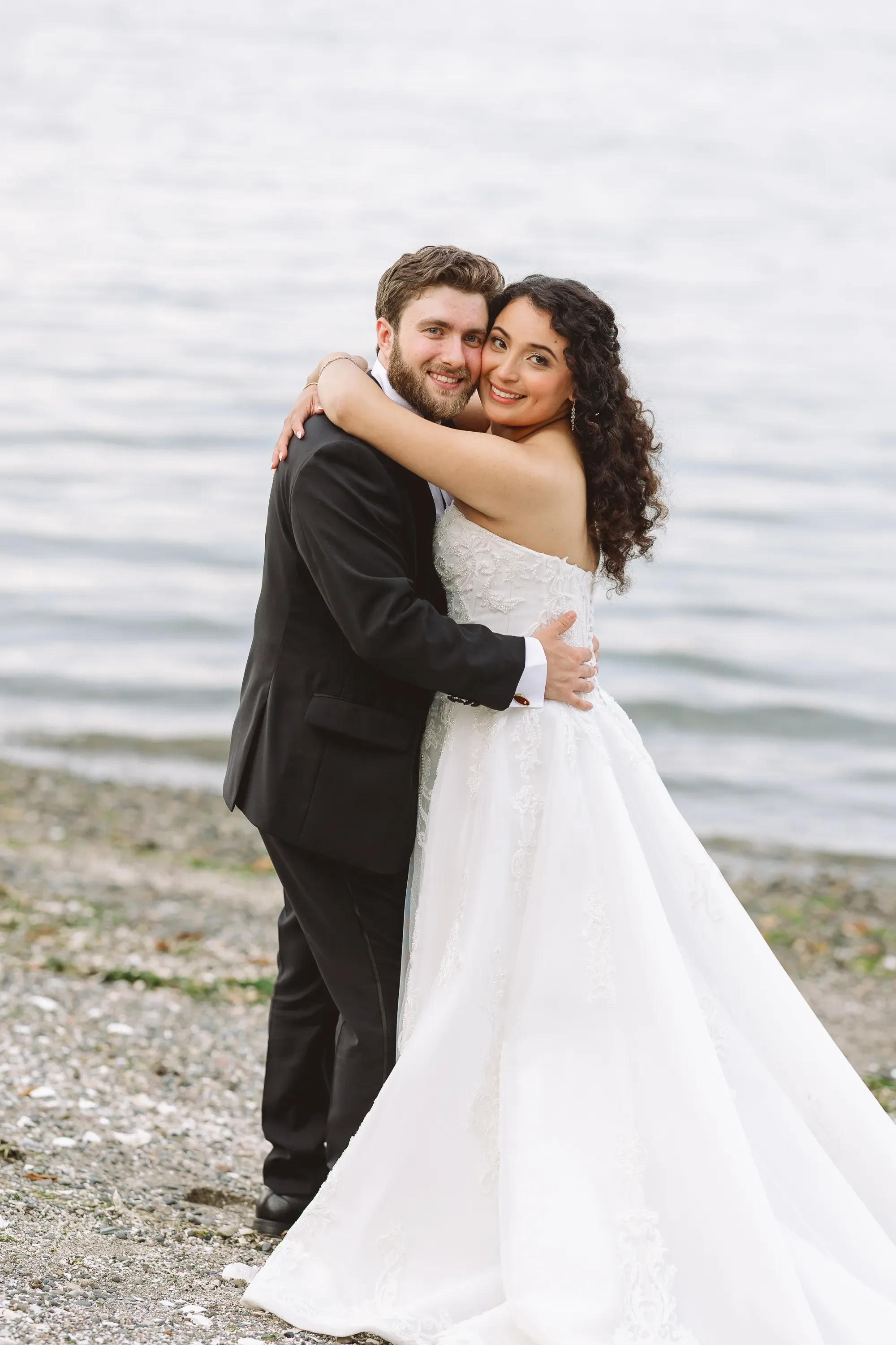 bride-and-groom-portraits-kiana-lodge-washington-5.webp