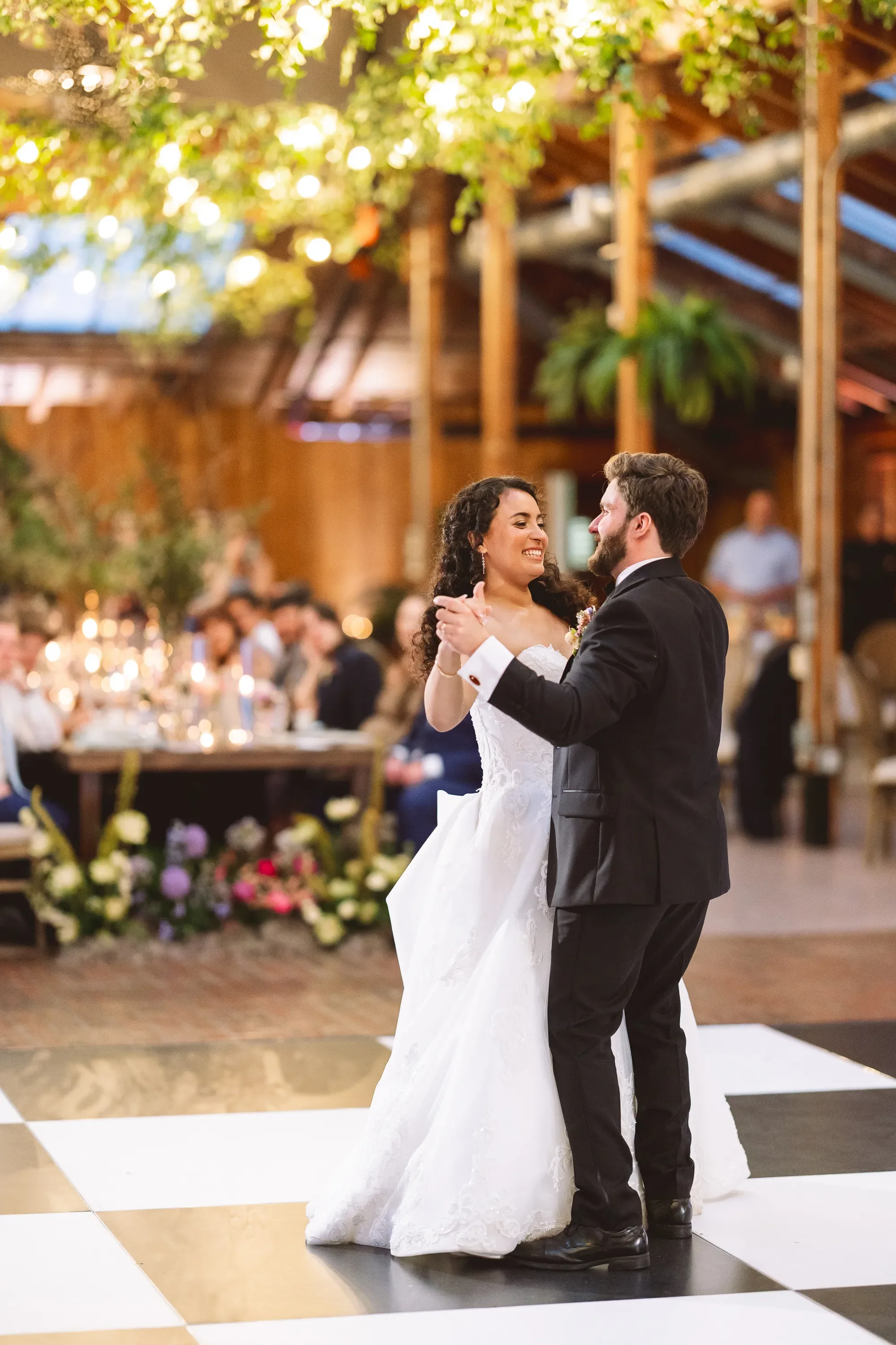 newlyweds-first-dance-wedding-at-kiana-lodge.webp