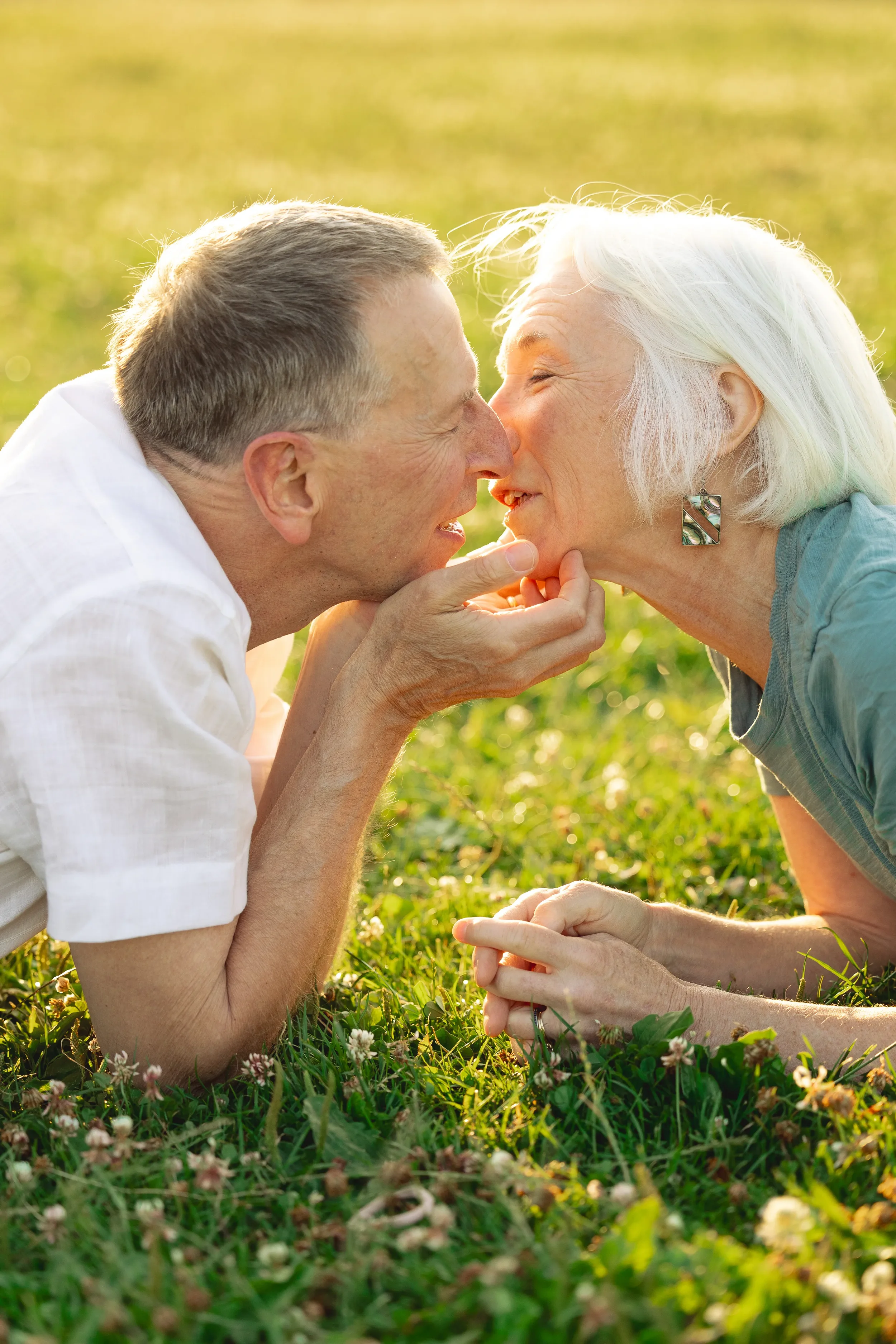 Couple-Photoshoot-at-Ella-Bailey-Park-Seattle-2.webp