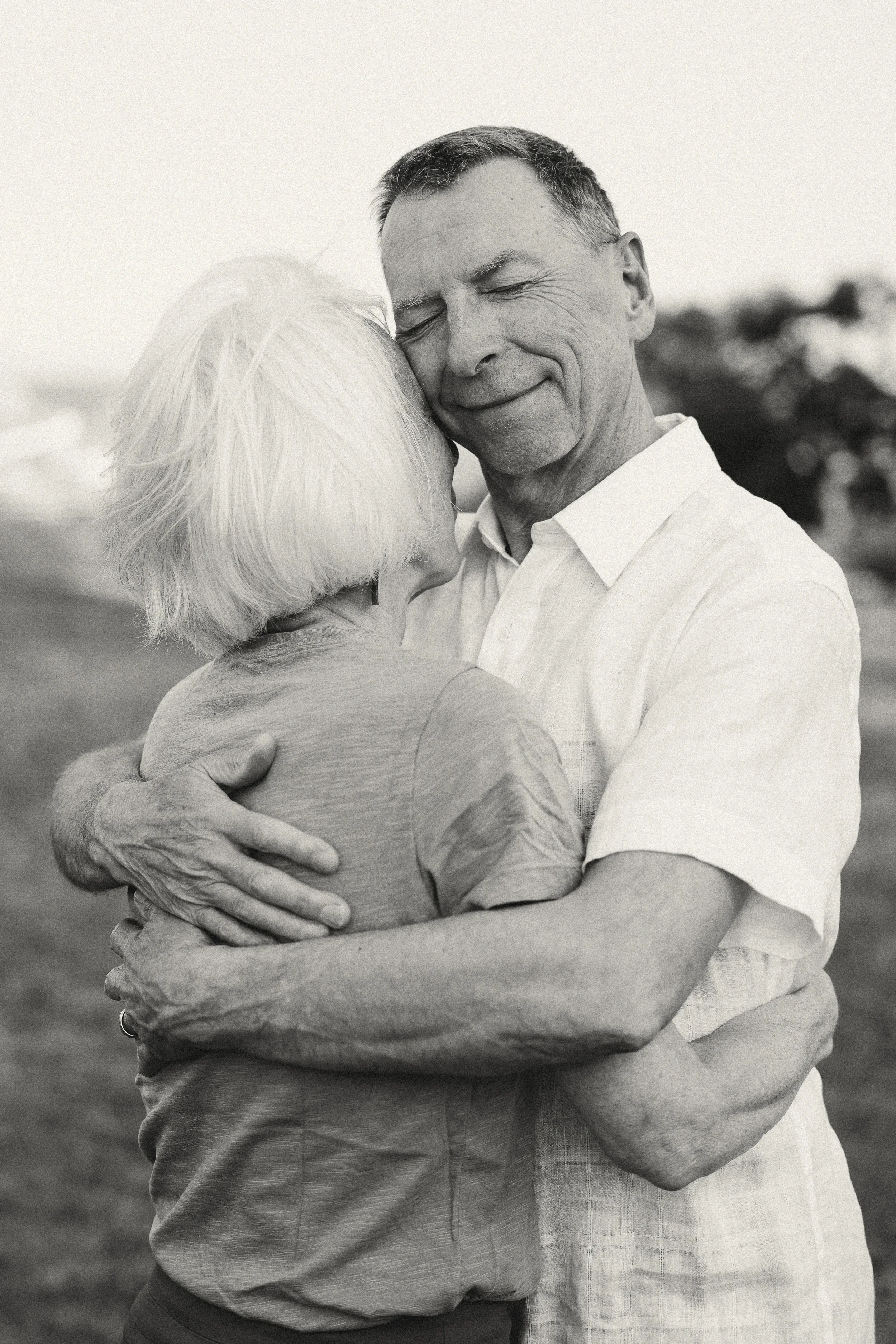 Ella-Bailey-Park-Elderly-Couple-Photos-5.webp