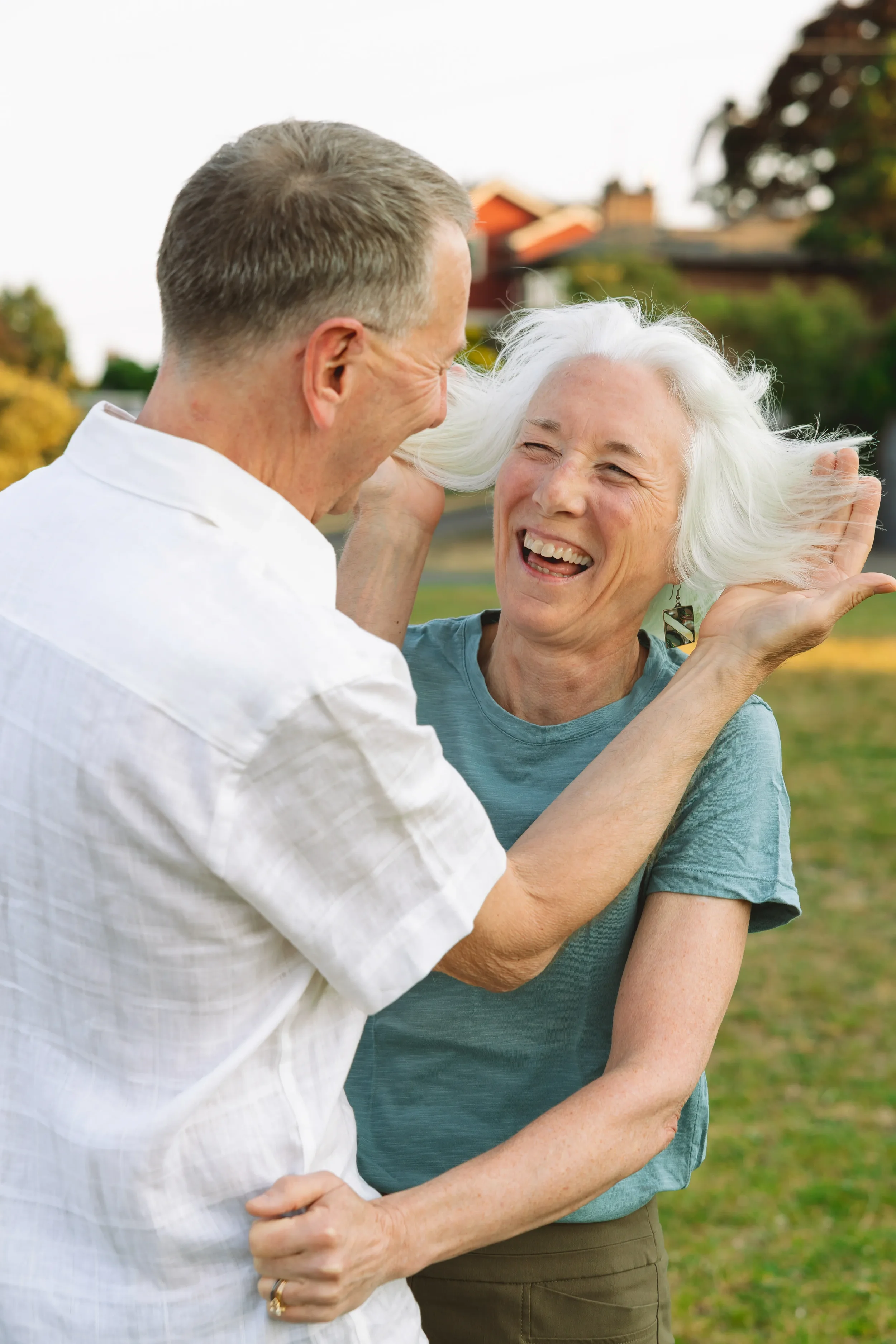 Ella-Bailey-Park-Elderly-Couple-Photos-10.webp