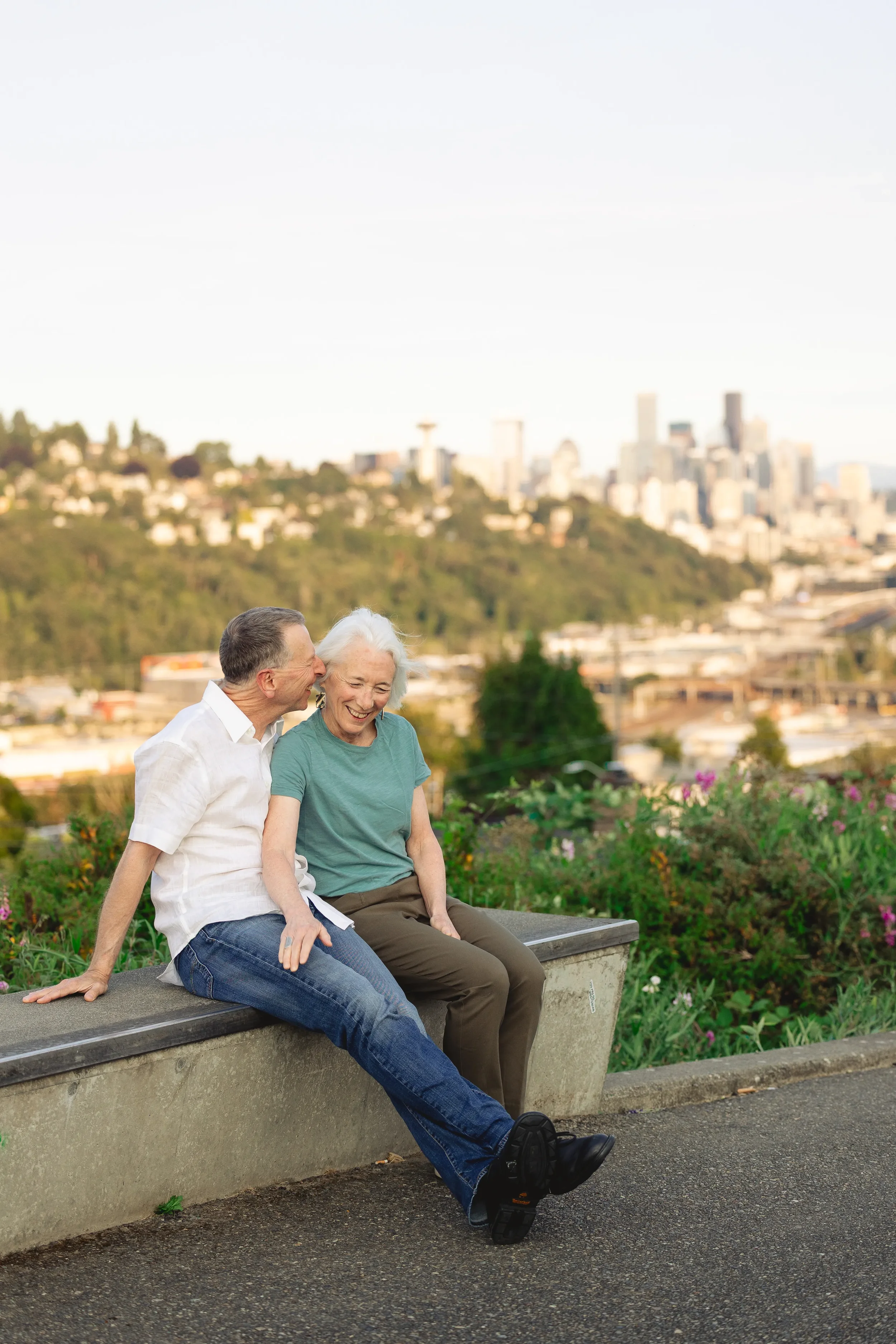 Seattle-Skyline-Photoshoot-Ella-Bailey-Park-2.webp