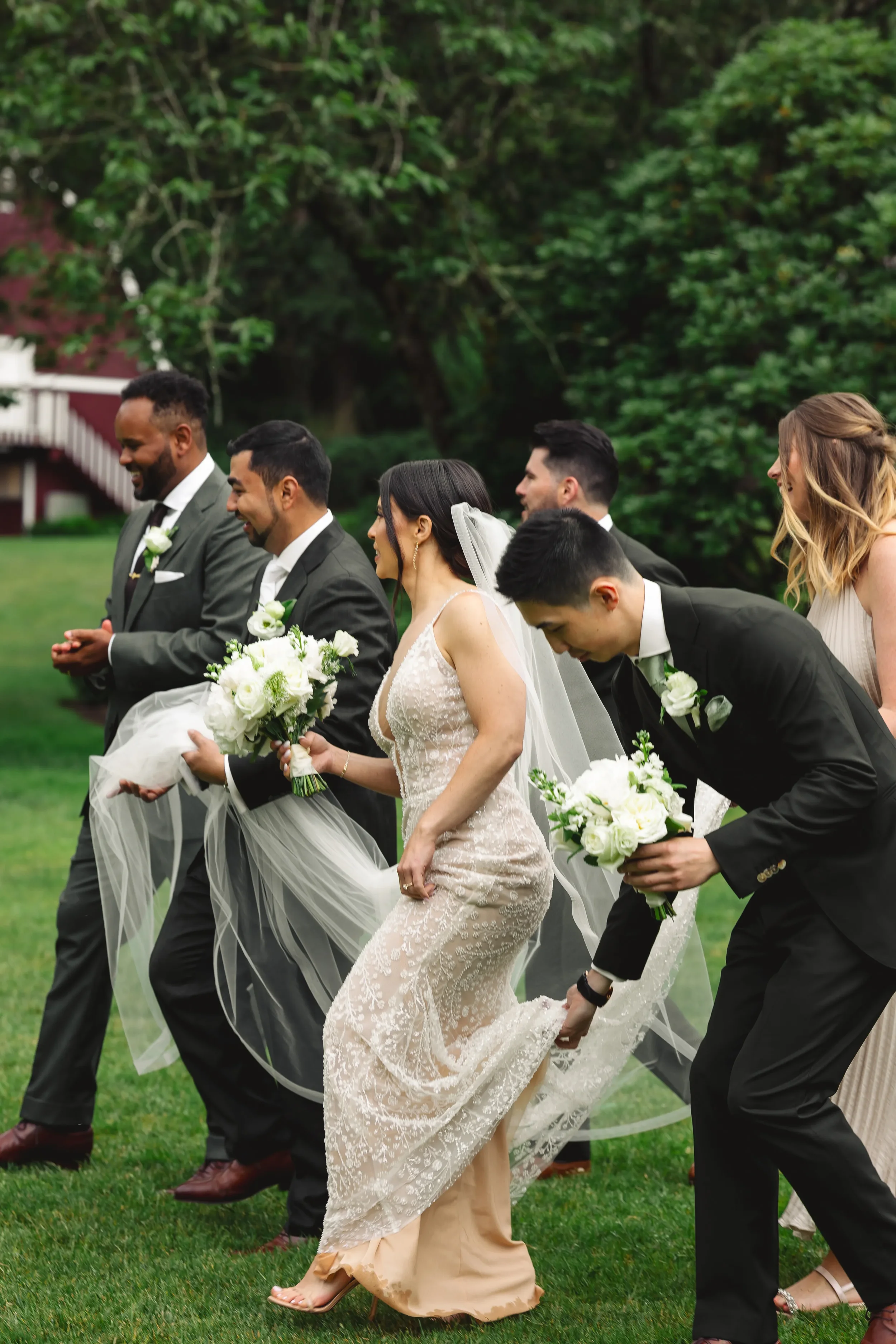 Wedding-Photos-at-Robinswood-House-Bellevue-5.webp