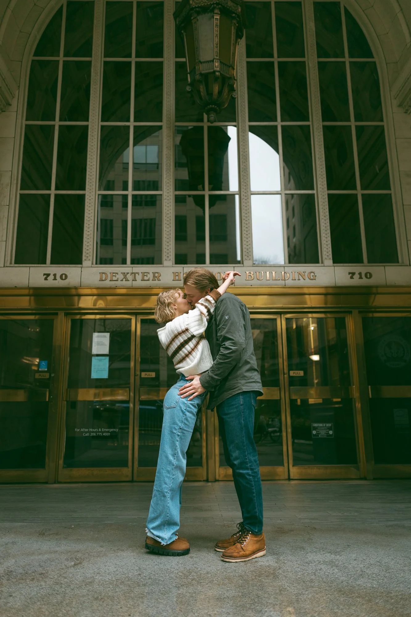 downtown-seattle-rainy-day-engagement-photoshoot-25.jpg