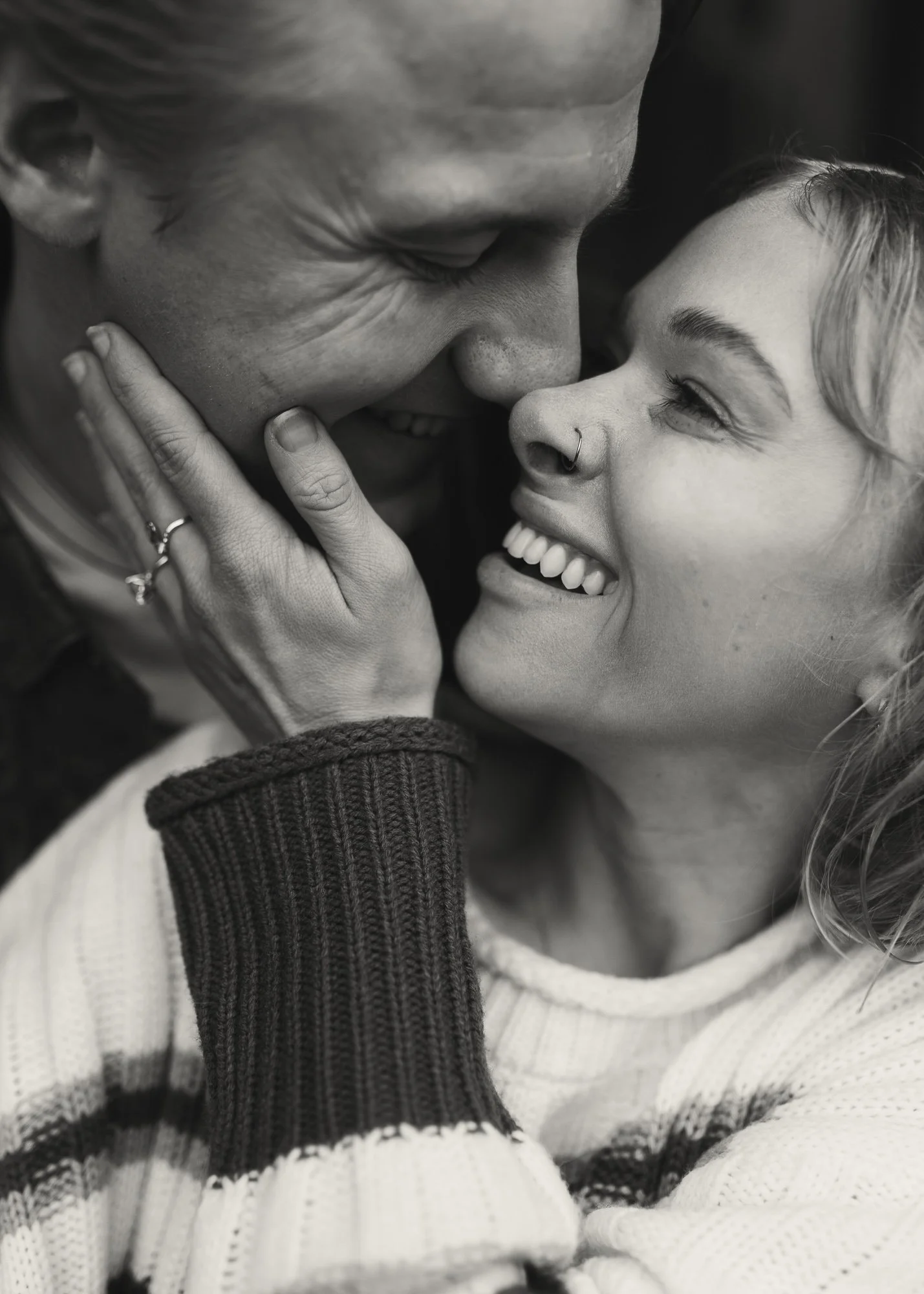 downtown-seattle-rainy-day-engagement-photoshoot-7.jpg