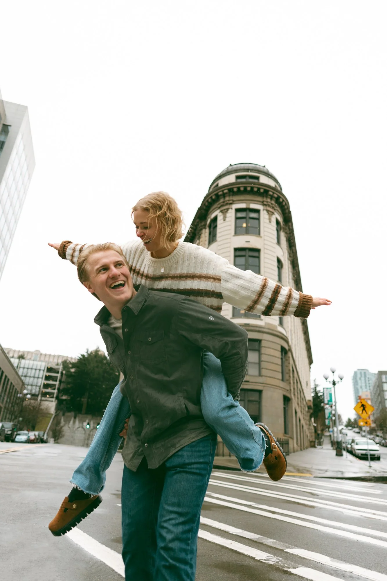 downtown-seattle-rainy-day-engagement-photoshoot-30.jpg