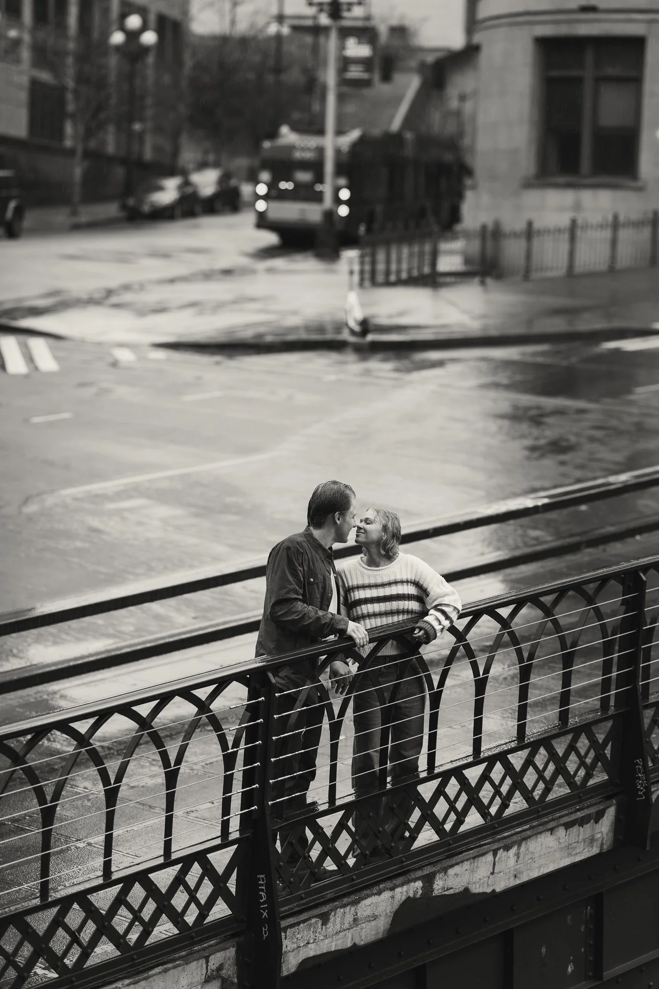 downtown-seattle-rainy-day-engagement-photoshoot-13.jpg