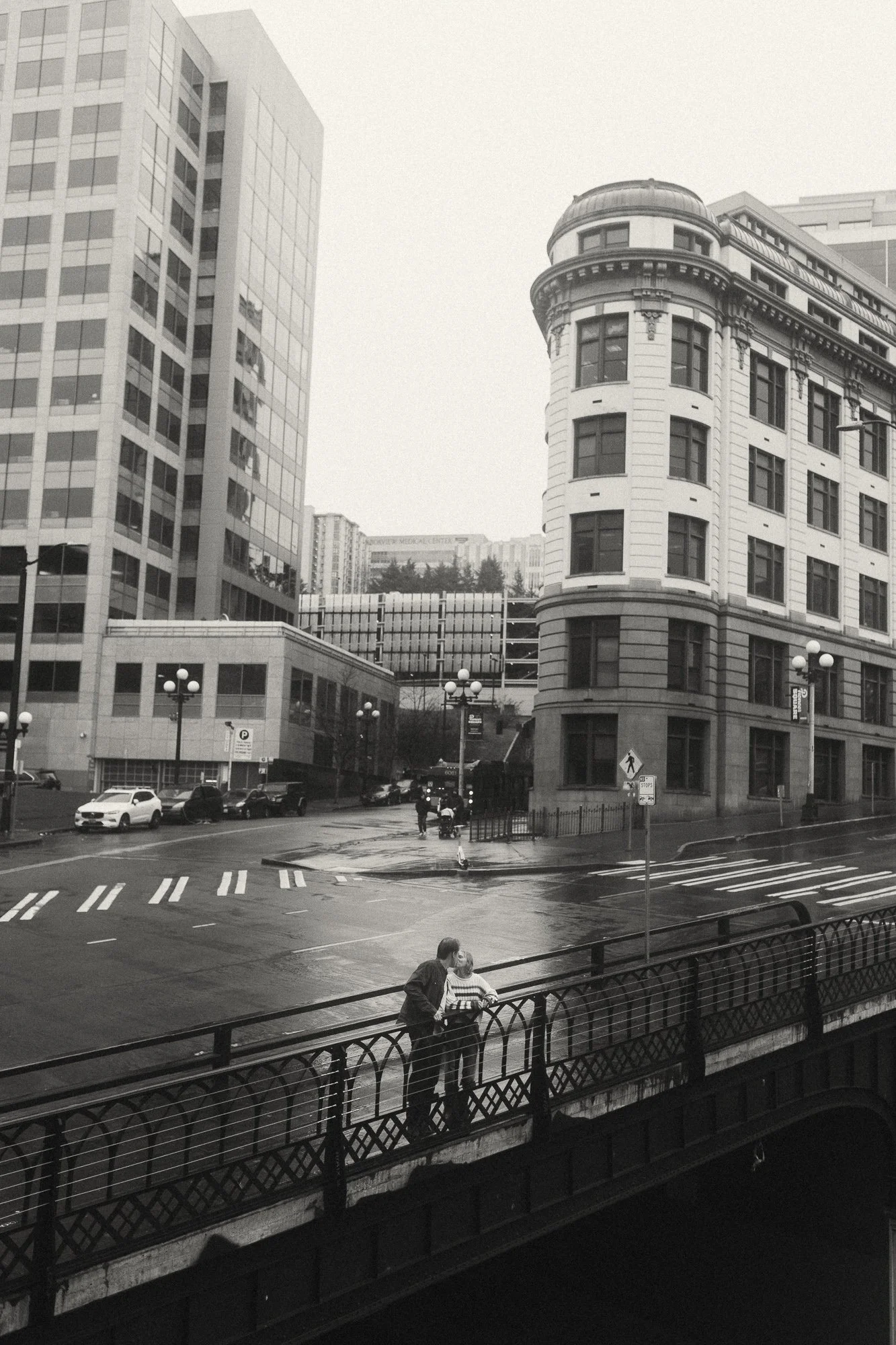 downtown-seattle-rainy-day-engagement-photoshoot-5.jpg