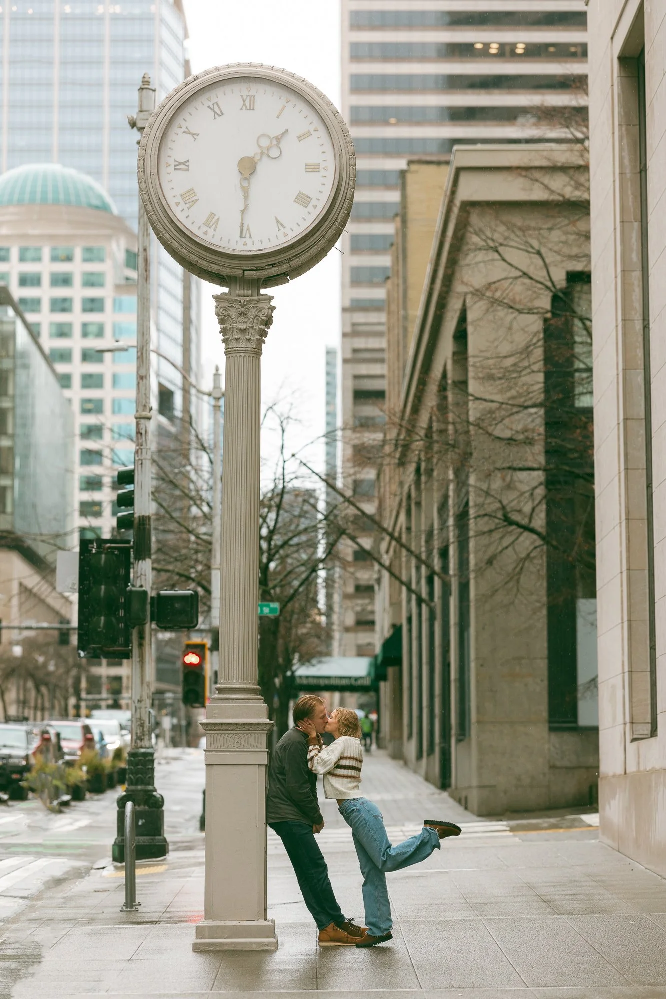 downtown-seattle-rainy-day-engagement-photoshoot-26.jpg