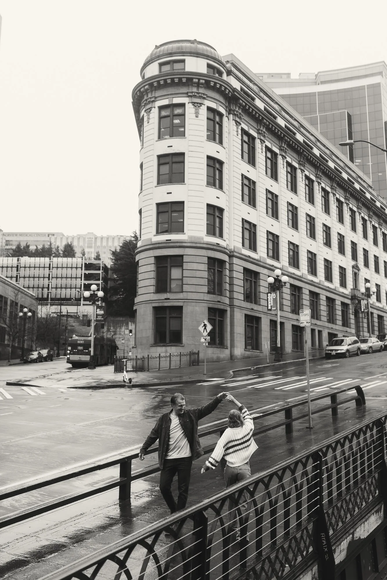 downtown-seattle-rainy-day-engagement-photoshoot-16.jpg