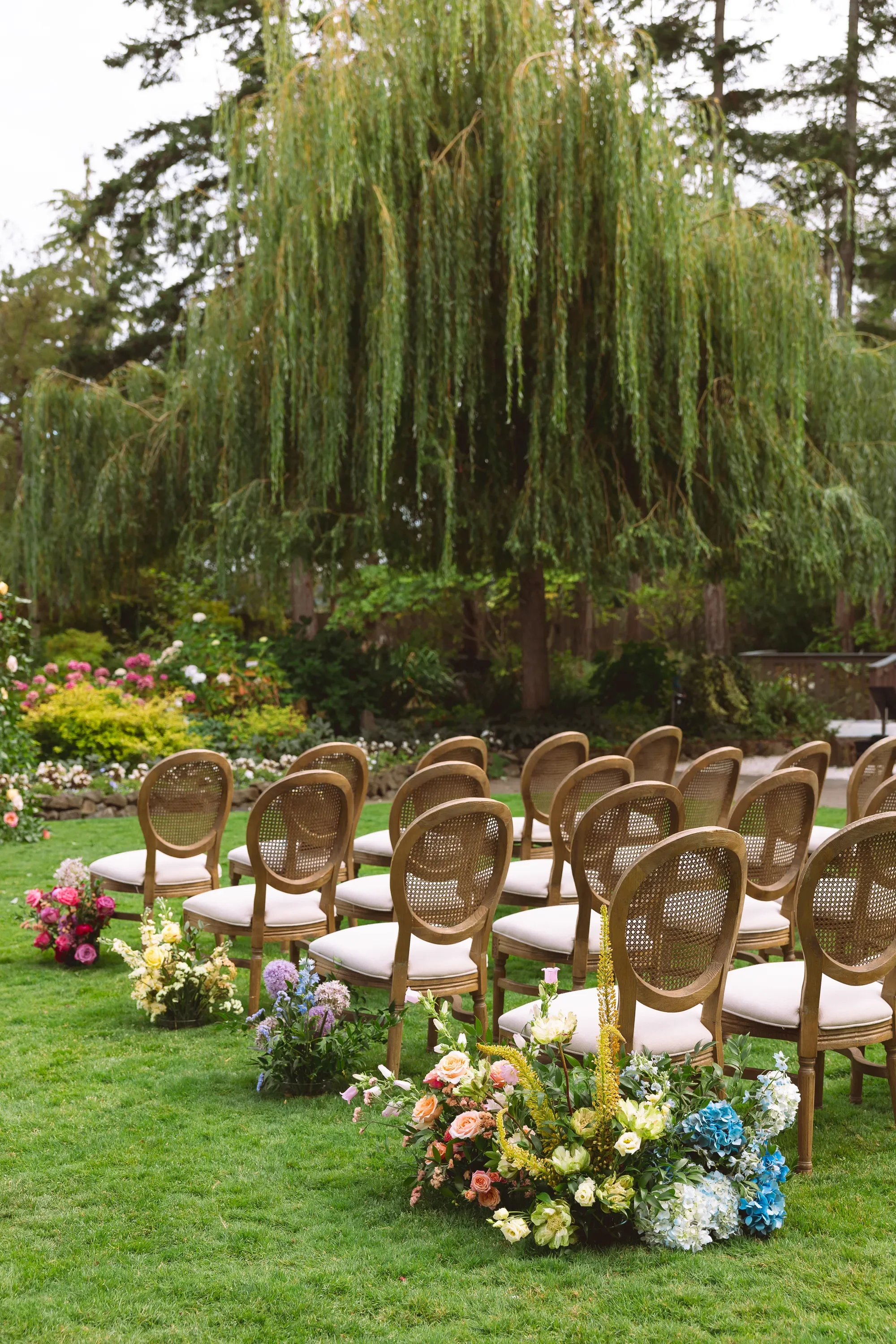 luxury-wedding-ceremony-flower-decorations-2.webp