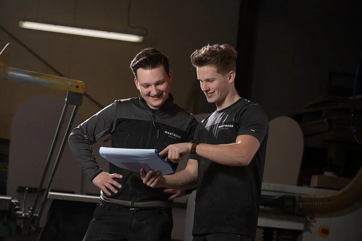 team overleg werkvoorbereiding interieur bouwer almelo zakelijke website fotografie