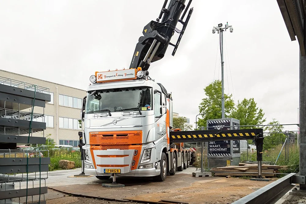 Bedrijfsfotografie vrachtwagen autolaadkraan