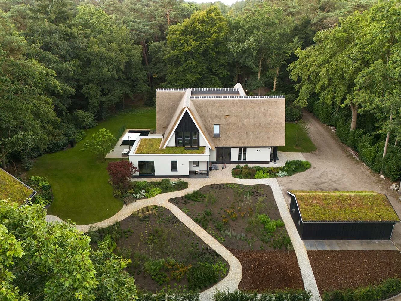 goede fotograaf voor het fotograferen van architectuur en bouw projecten die afgerond zijn, fotograferen met een drone vanuit de lucht in enschede
