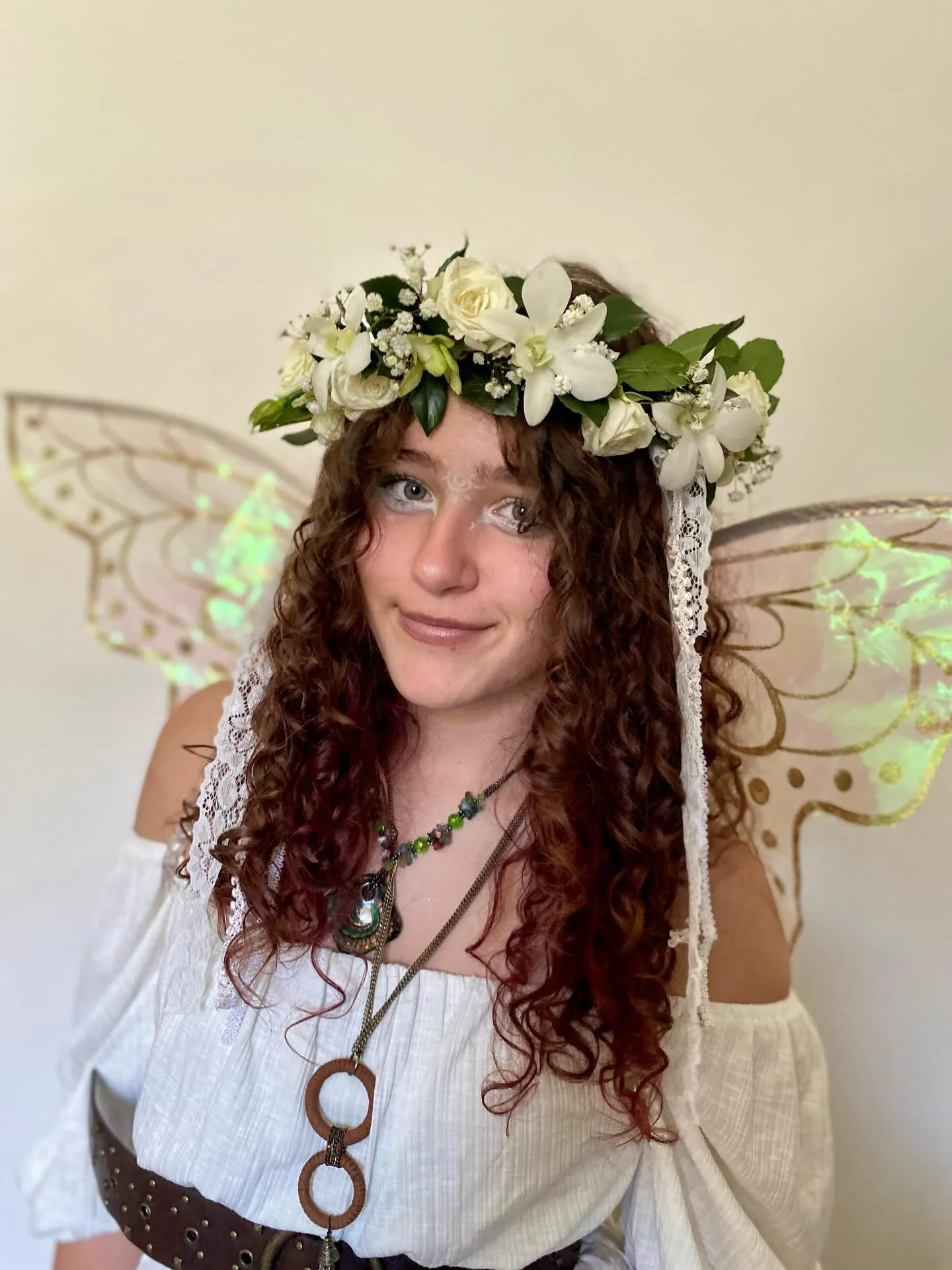 I love a good a fairy dress up party! 😉✨🧚

Fairy flower crown featuring mini rose, orchids, baby&rsquo;s breath and rapheolepsis foliage with trailing antique lace. 

Benefits of having a florist mum in the height of ball season is you can ask for 