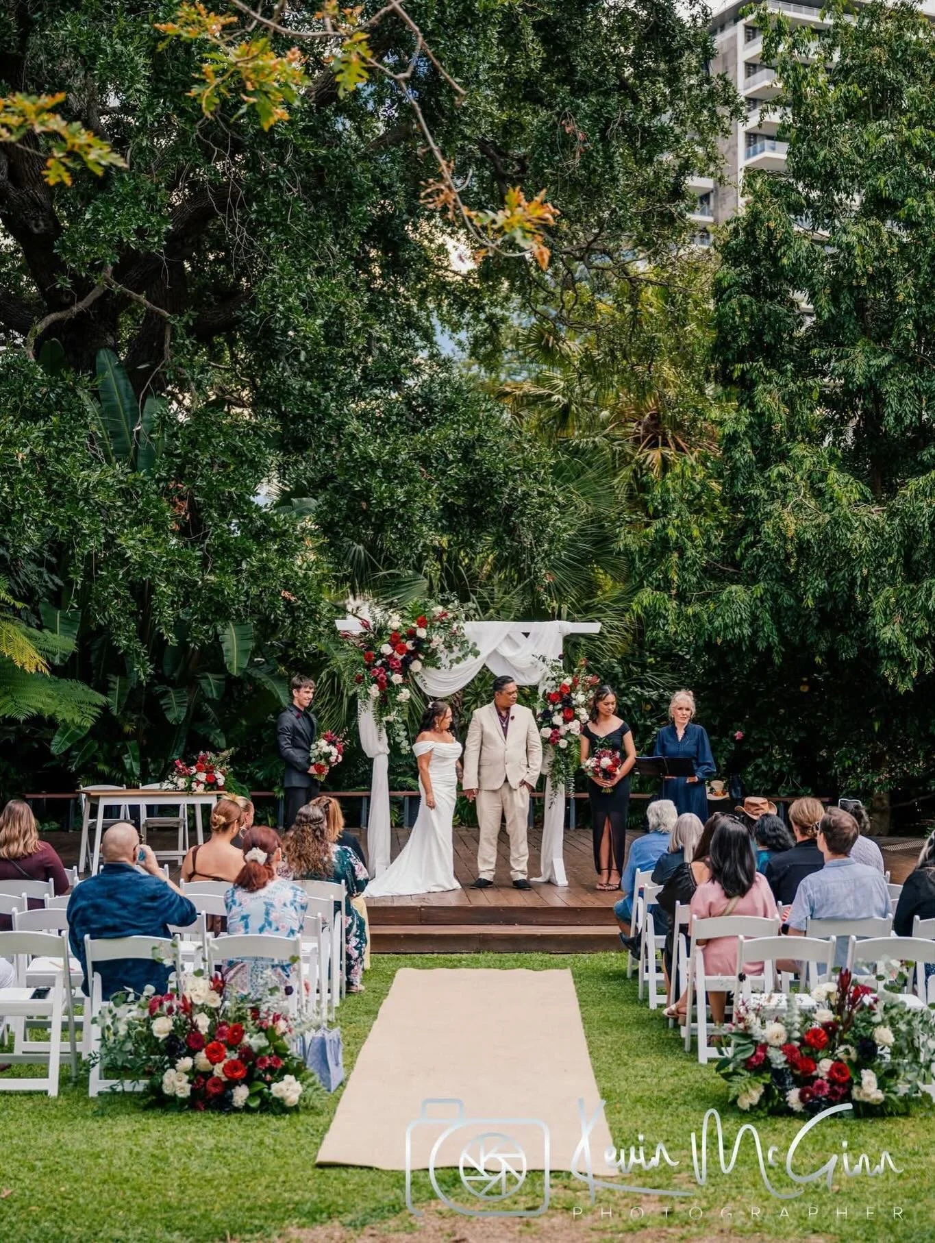 Rochelle and Hina making magic memories together. 
❤️&hearts;️❤️&hearts;️❤️&hearts;️

@kevinmcginnphotographer 
@perthzoo 
@penny_dormer