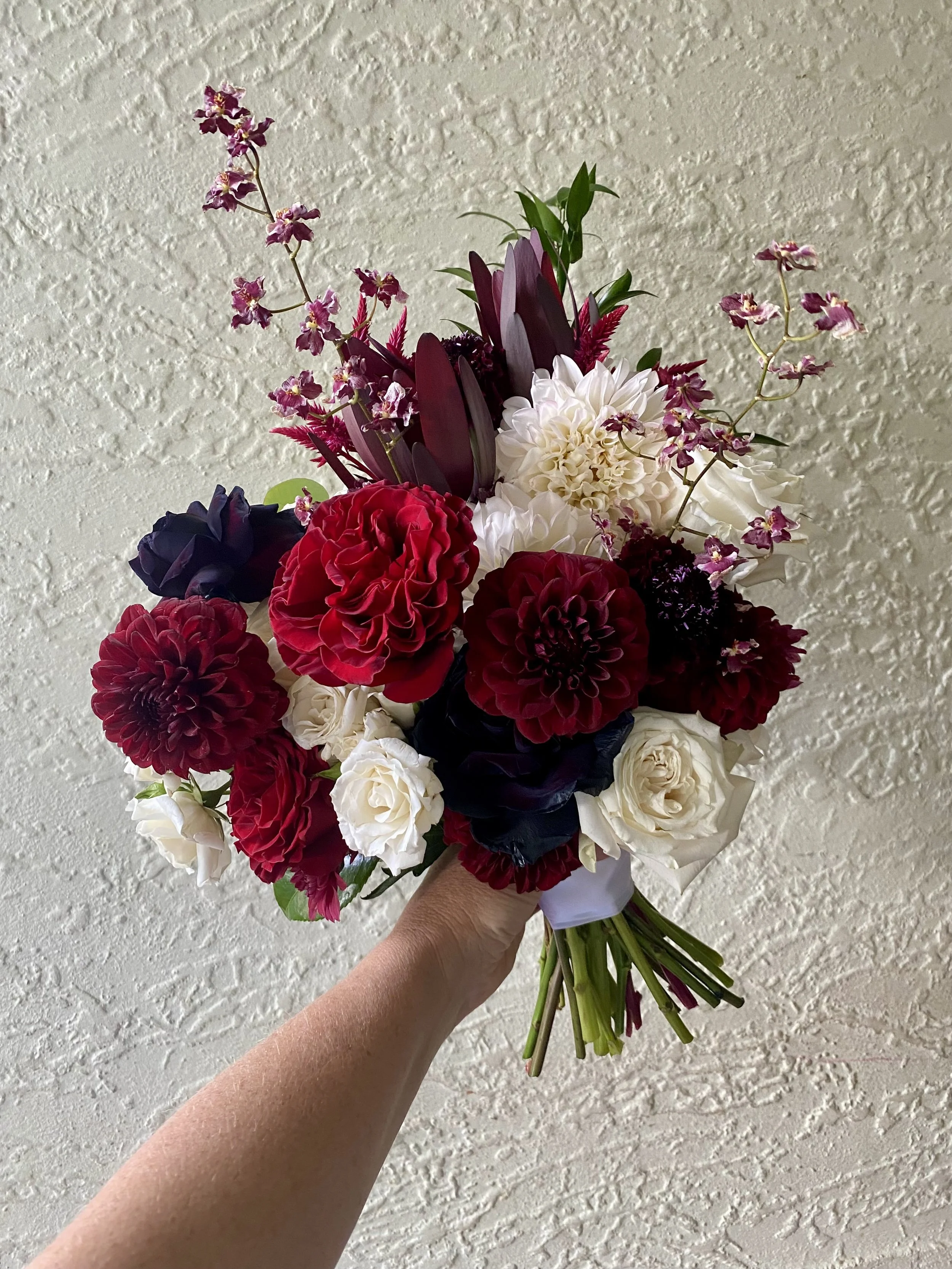 Chelle & Hina Bridal Bouquet 110326.jpg