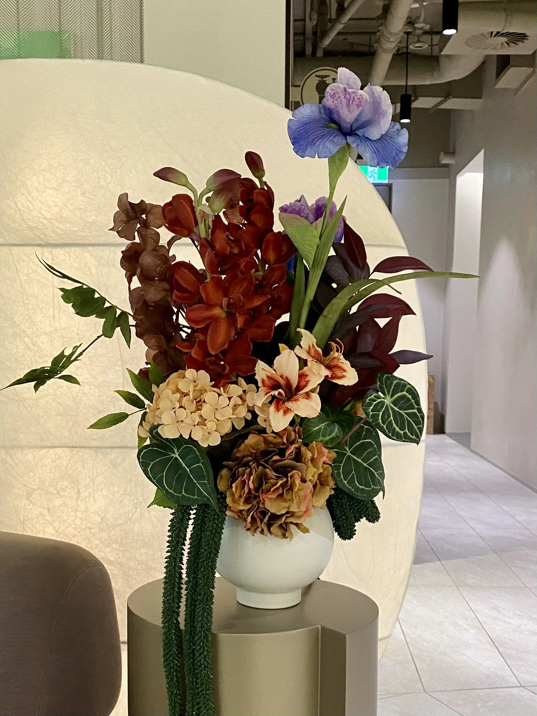 Artificail corporate lounge arrangement autumn colours.jpg