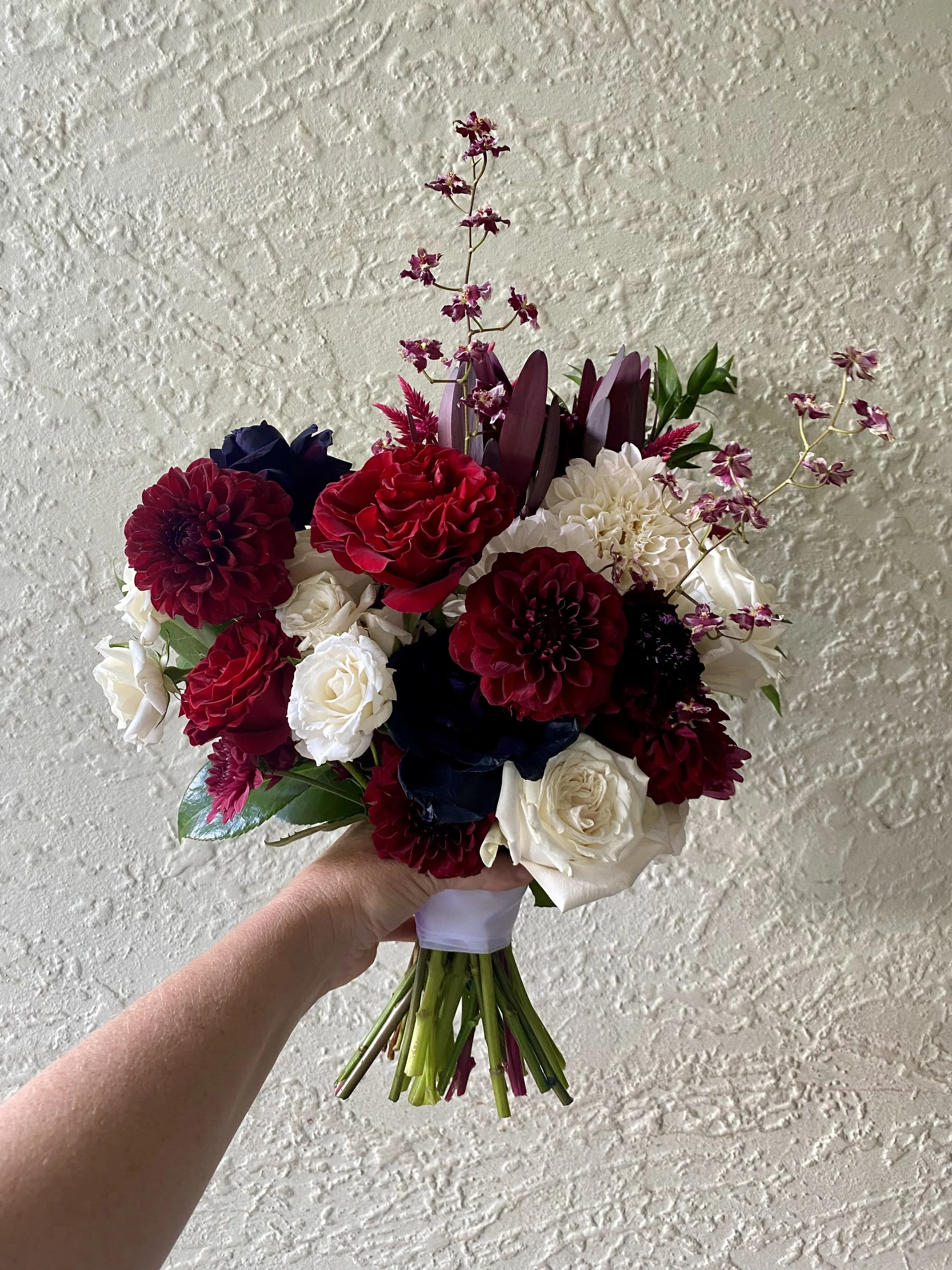 Chelle & Hina Bridal Bouquet 1 110326.jpg