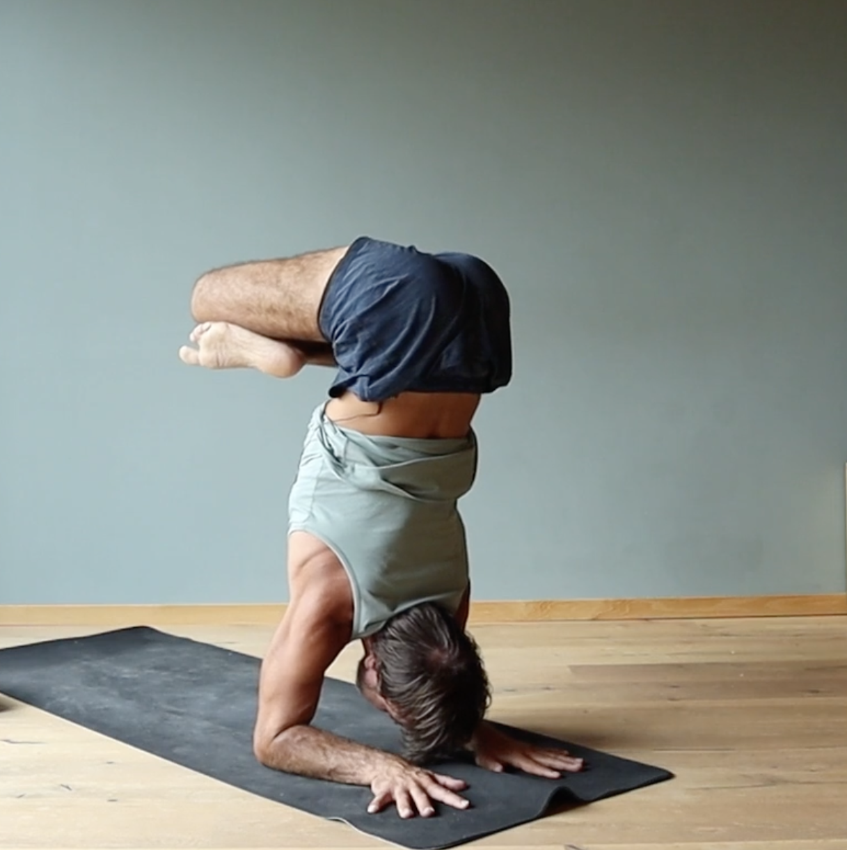 Karandavasana tutorial