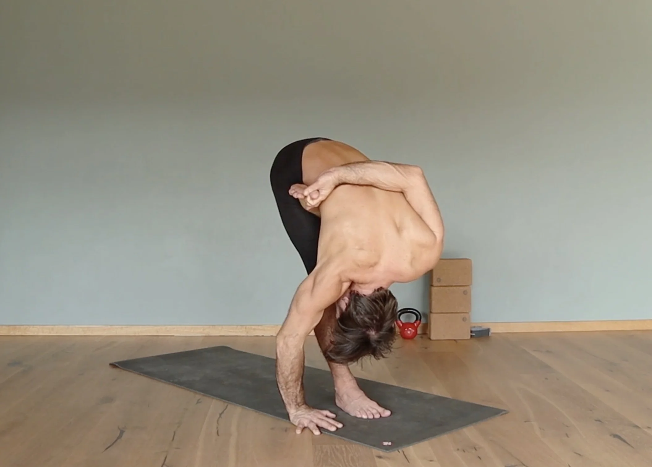 Ardha Baddha Padmottanasana