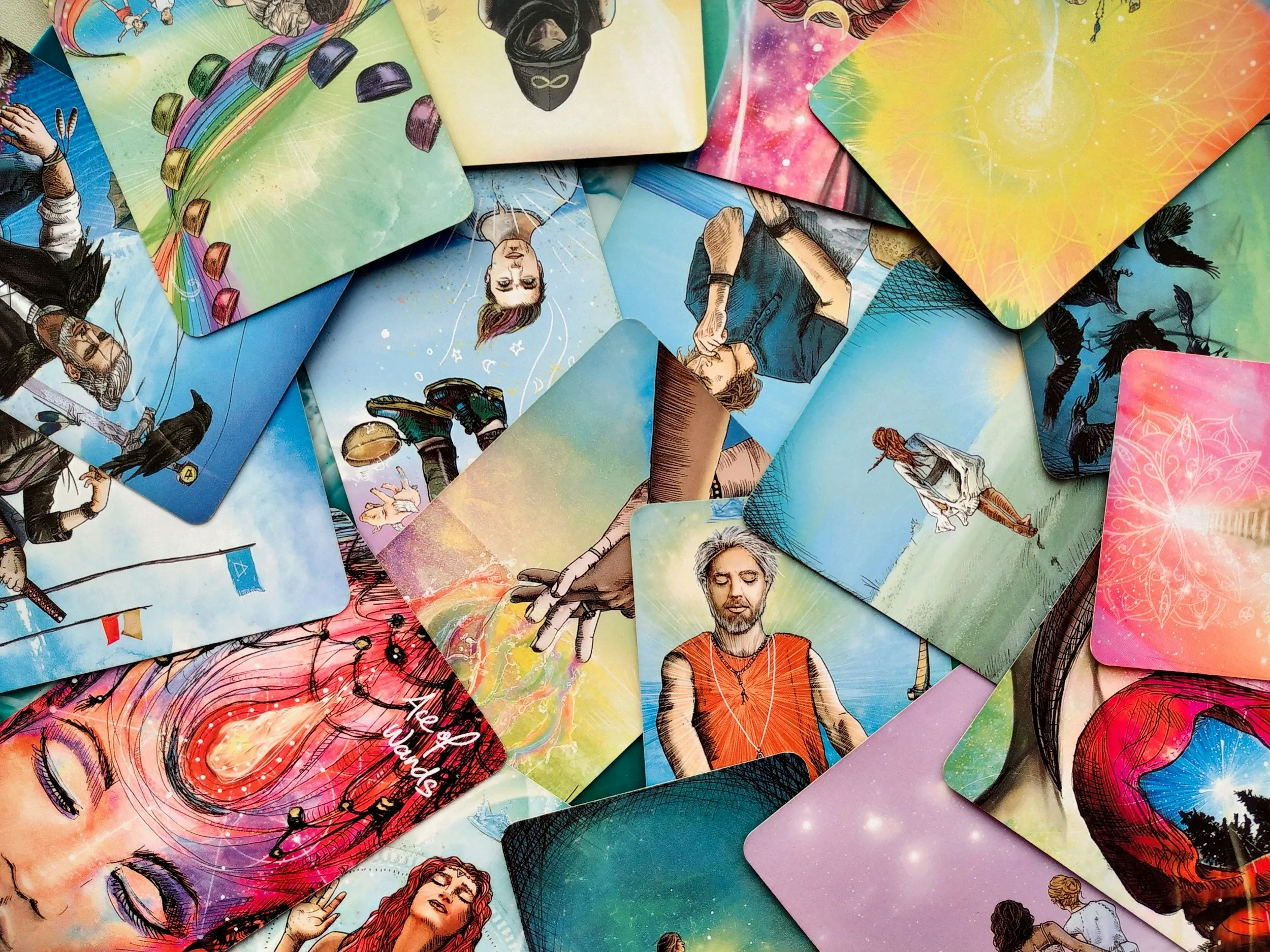 Explorer sa vie intérieure grâce aux cartes : un accompagnement symbolique et thérapeutique