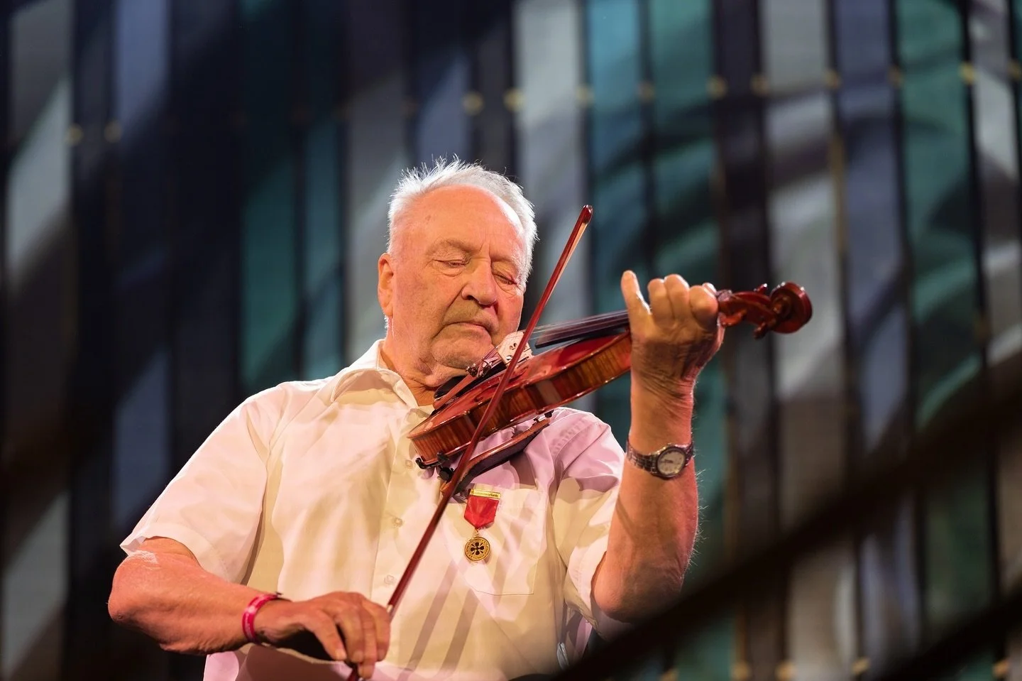 Amund Bj&oslash;rgen 🌹 1941-2024 🌹
Takk for musikken og alle dei gode minna ❤️

📸 Anders Lillebo/FolkOrg
