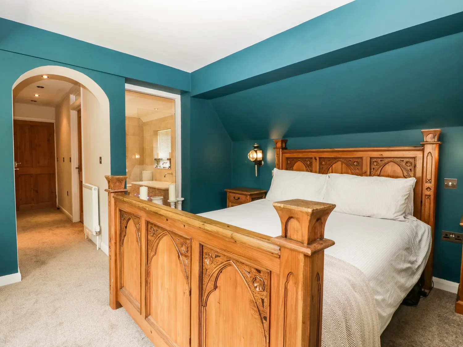 King Room with Ensuite.webp