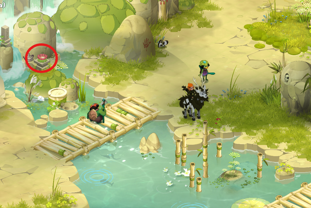 dofus torrente arcano. Escena en un paisaje natural con agua, piedras y vegetación. Incluye un puente de madera, dos personajes de aspecto fantástico, un animal con máscara y unos objetos en un altar cercanos a una cascada.