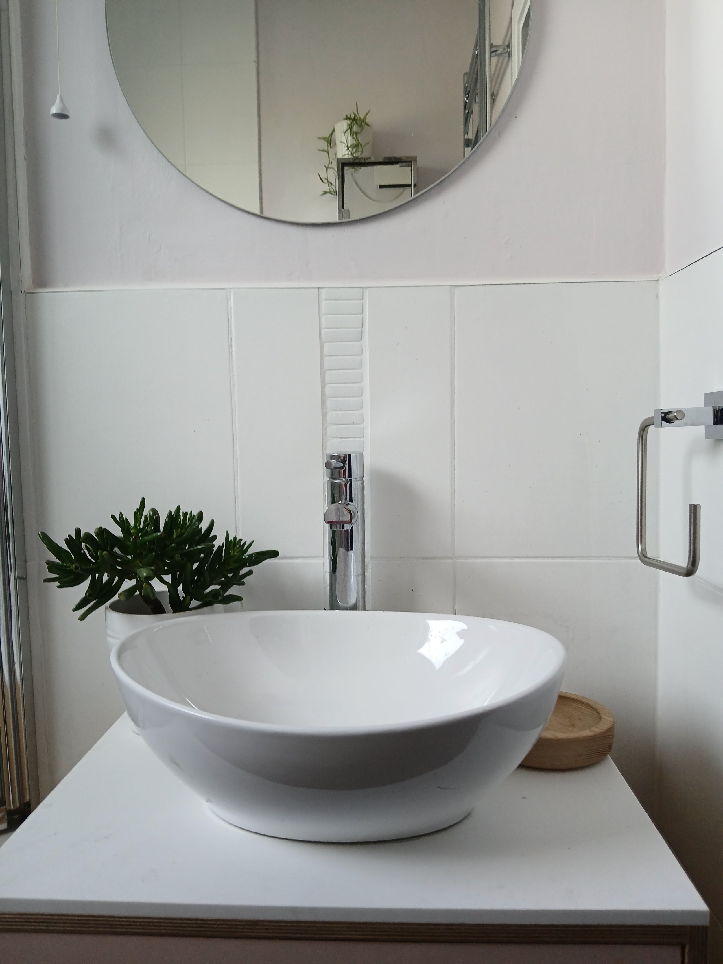 seaview-cottage-hebrides-bathroom-vantity2.jpeg