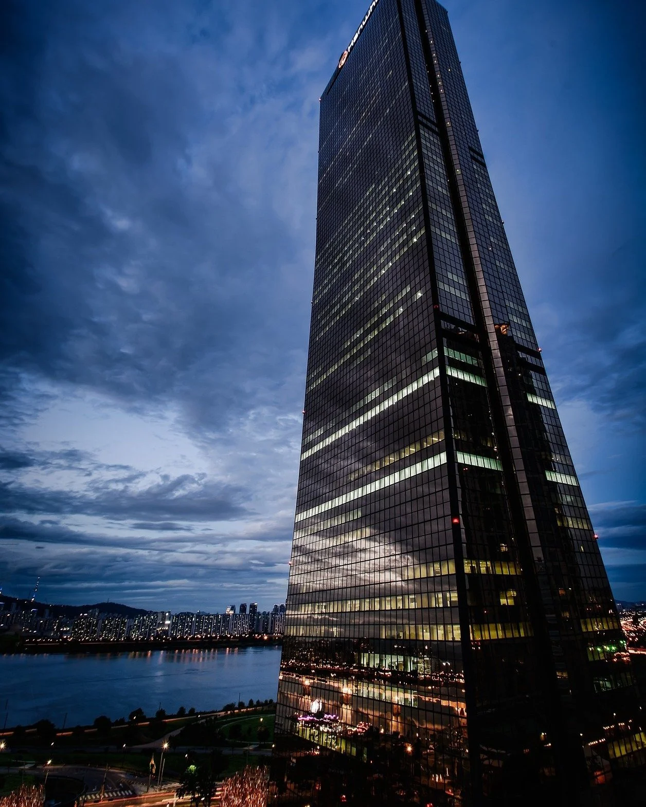 building-410266_1920.jpg