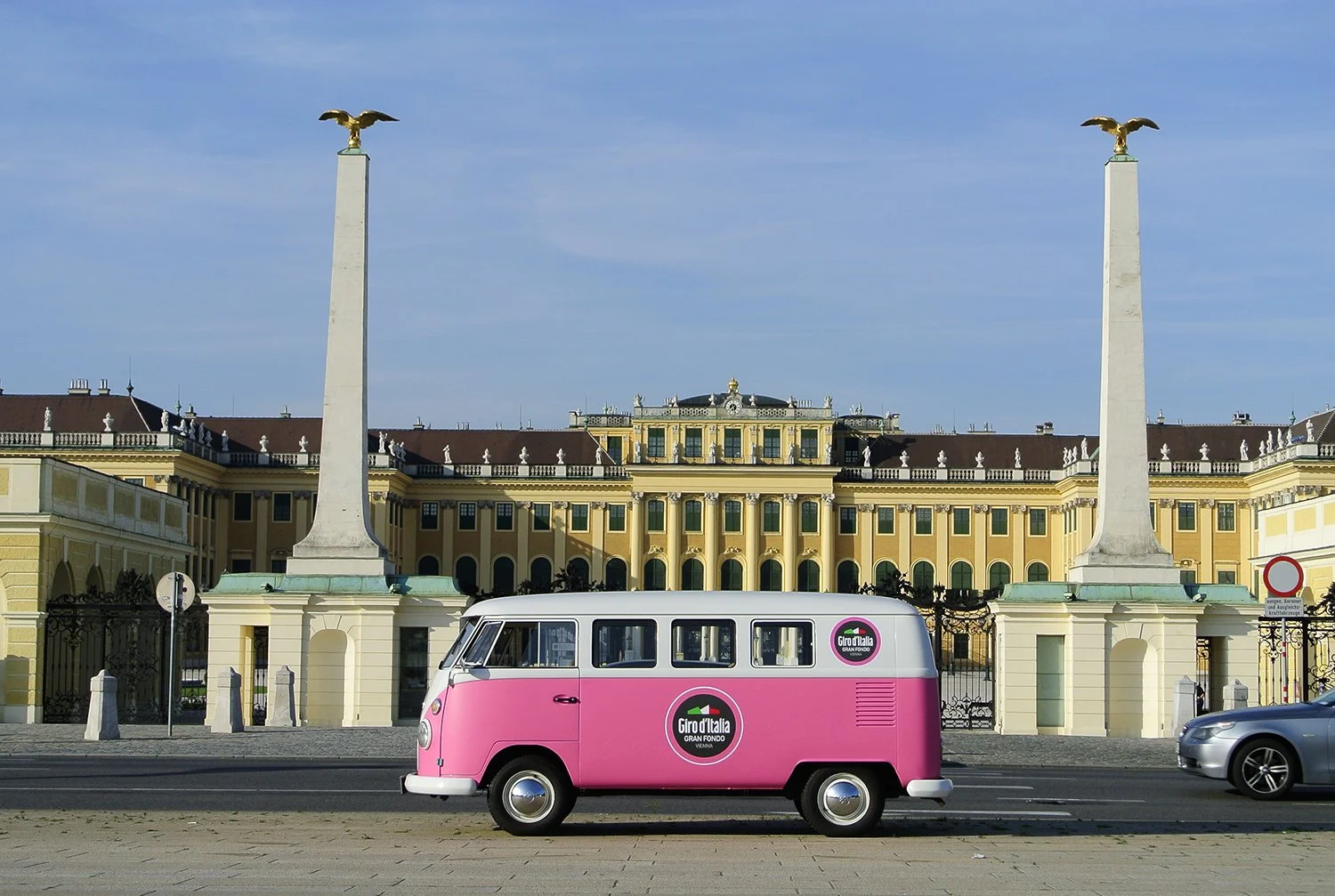 Gebrandeter VW Bulli T1 als Werbemittel