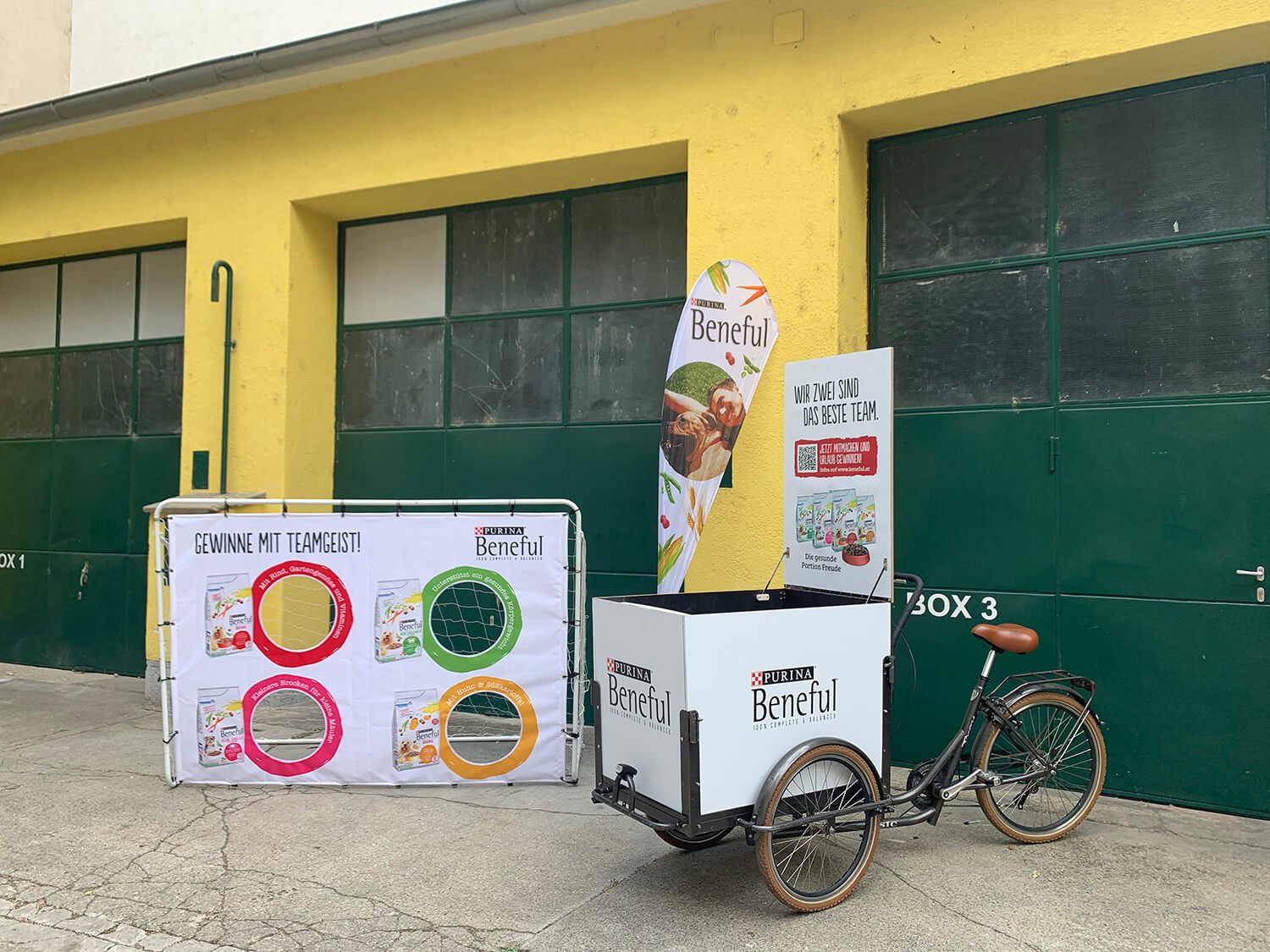 Lastenrad mit gebrandetem Aufbau