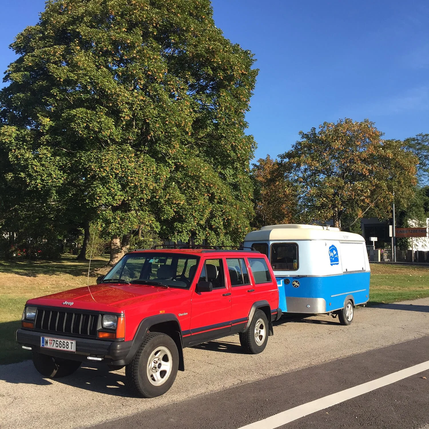 Jeep Cherokee mit Eriba Pan