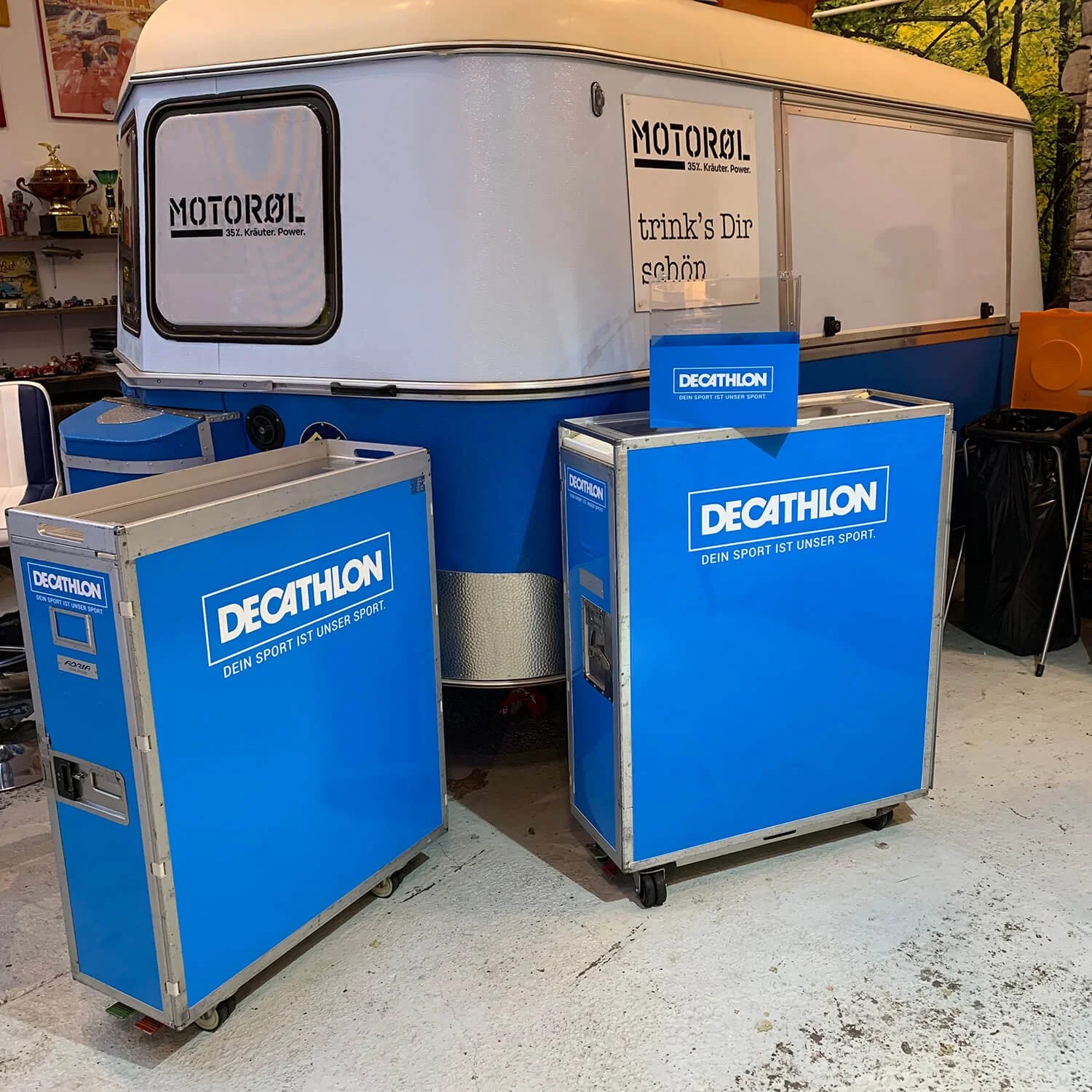 Gebrandeter Flugzeug-Trolley