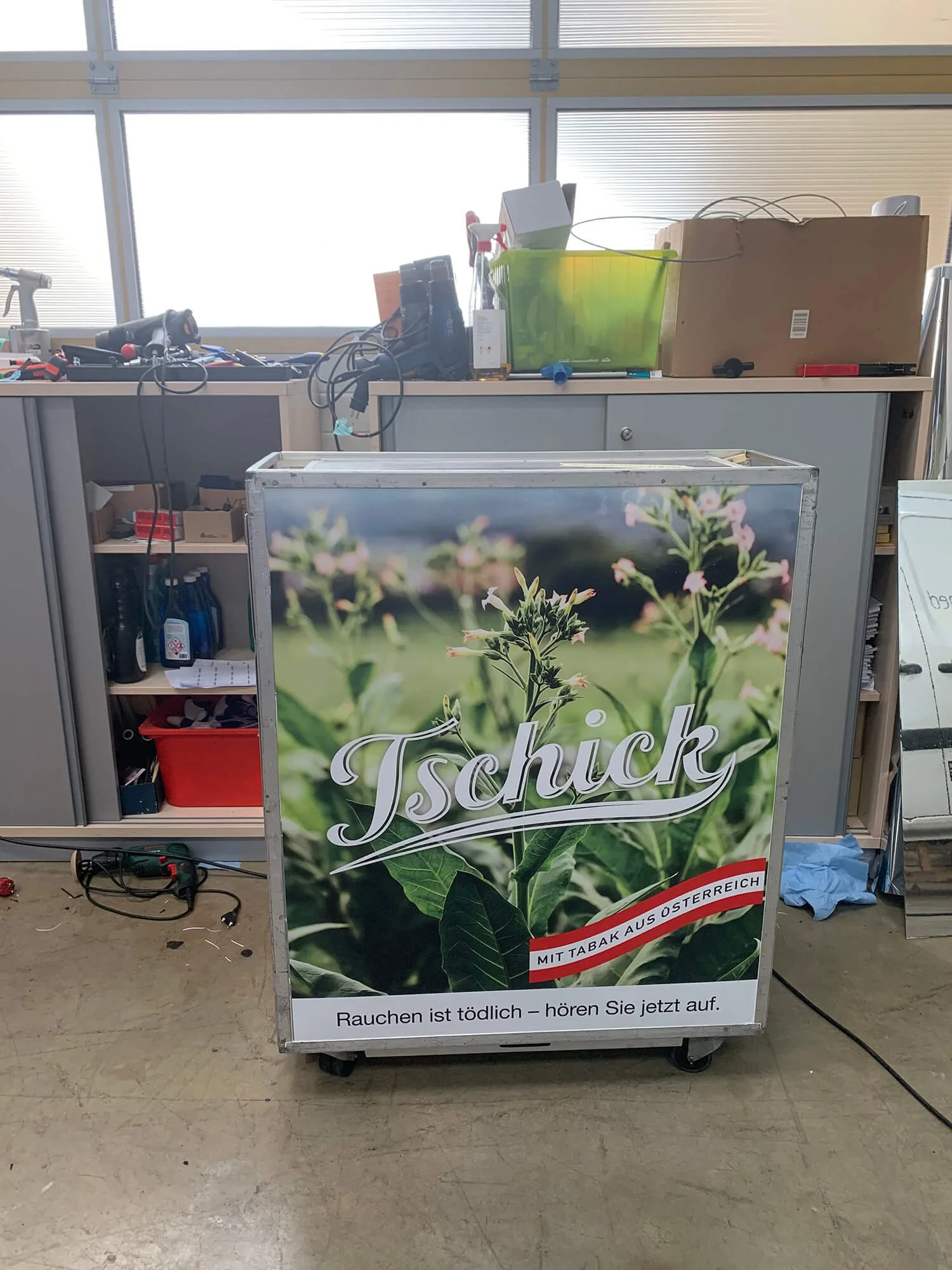 Gebrandeter Flugzeug-Trolley