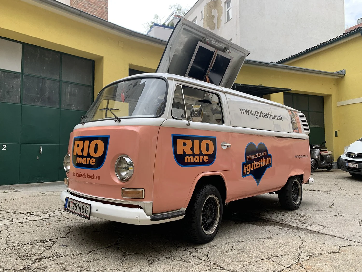 Gebrandete VW Bulli Bar als Werbemittel