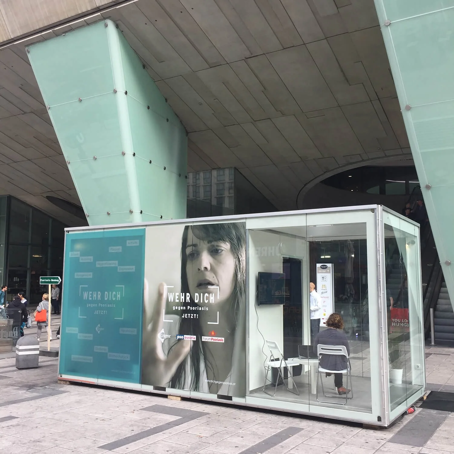 Gebrandeter Glascontainer für Werbeaktion