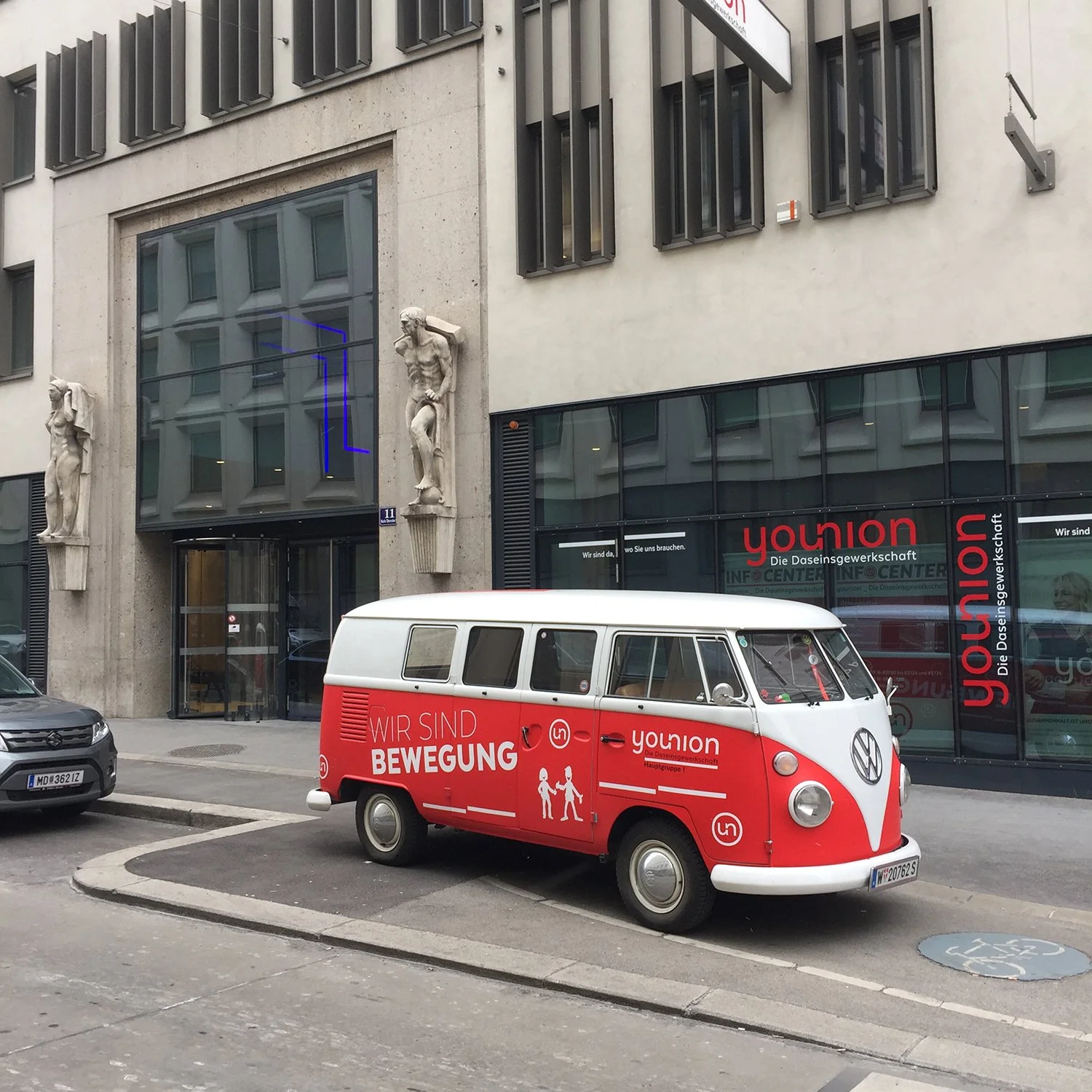 Gebrandeter VW Bulli T1 als Werbemittel